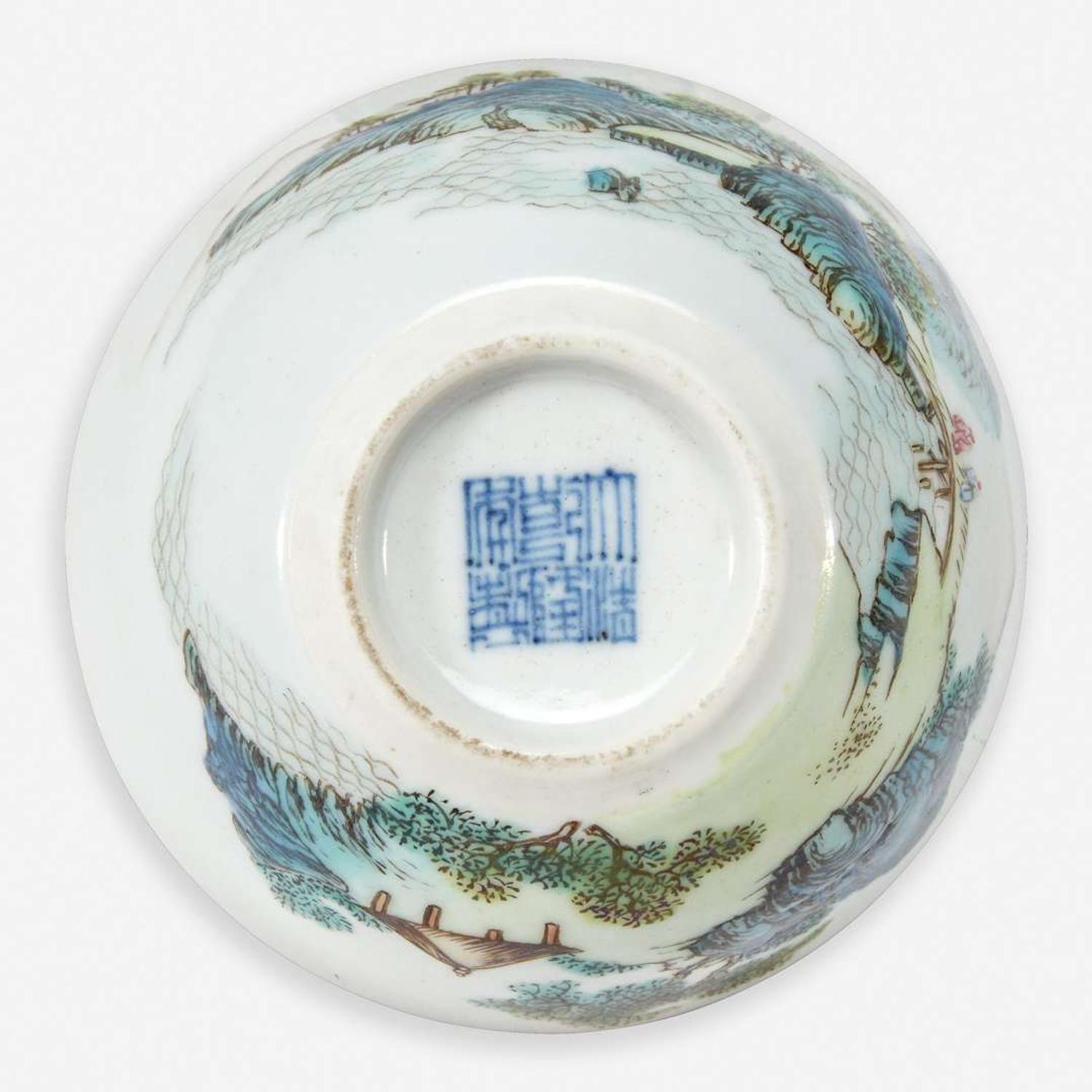 A small Chinese enameled porcelain bowl 珐琅彩小碗