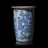 A Chinese Blue and White Kosmetsuke Porcelain Water Vessel, 17th Century 明末清初過渡期 青花花卉紋罐
