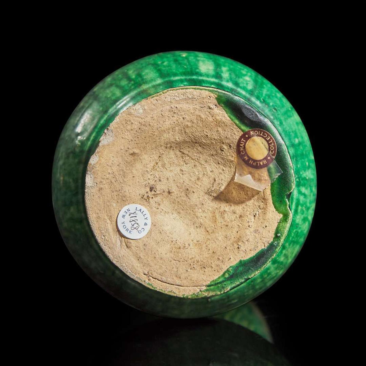 An unusual green-glazed pottery vase 綠釉壺式瓶 Liao dynasty ??