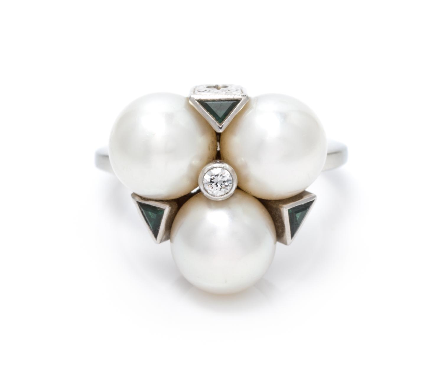 A 14 Karat White Gold Cultured Pearl, Emerald and Diamond Ring, 5.10 dwts.