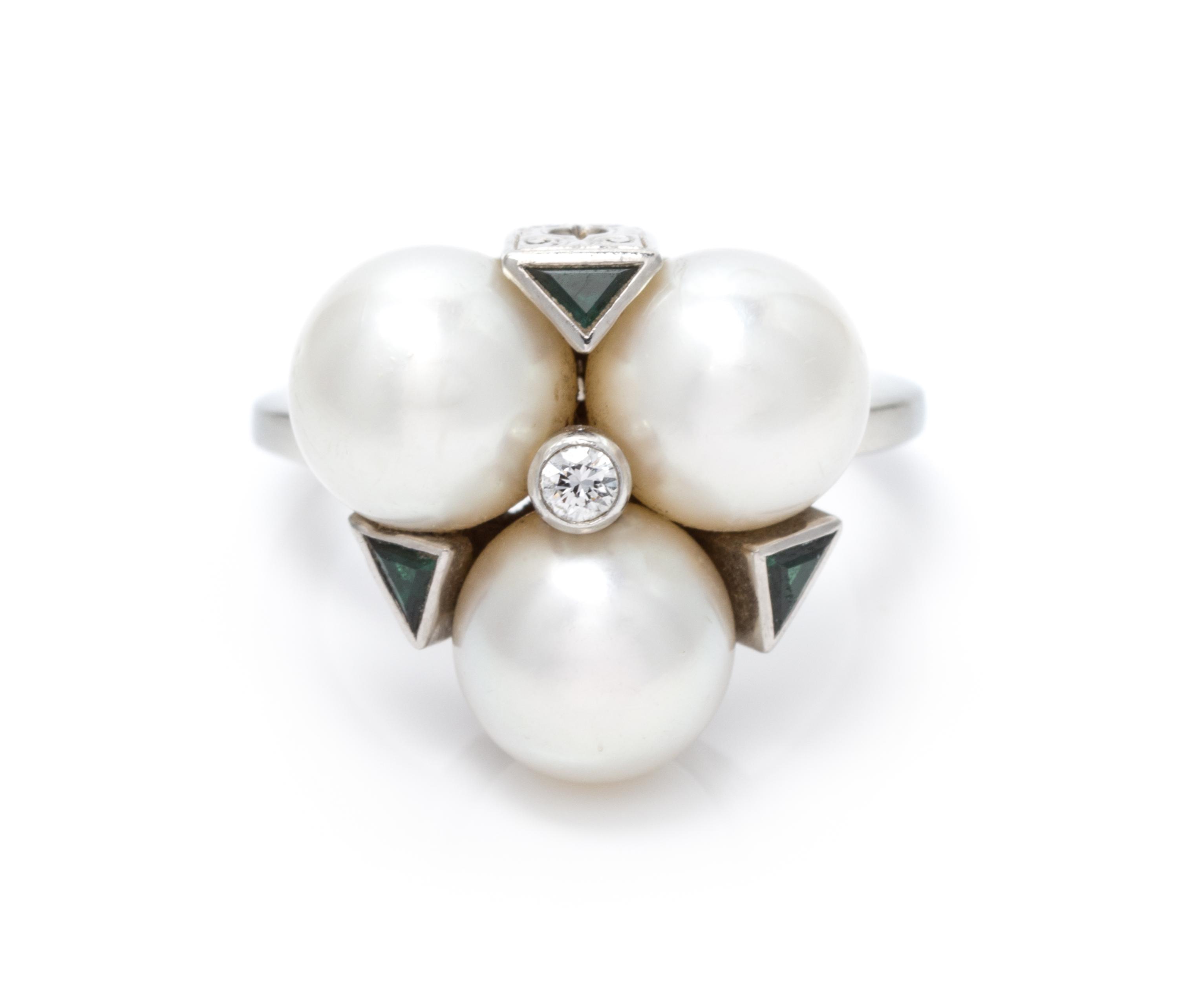 A 14 Karat White Gold Cultured Pearl, Emerald and Diamond Ring, 5.10 dwts.