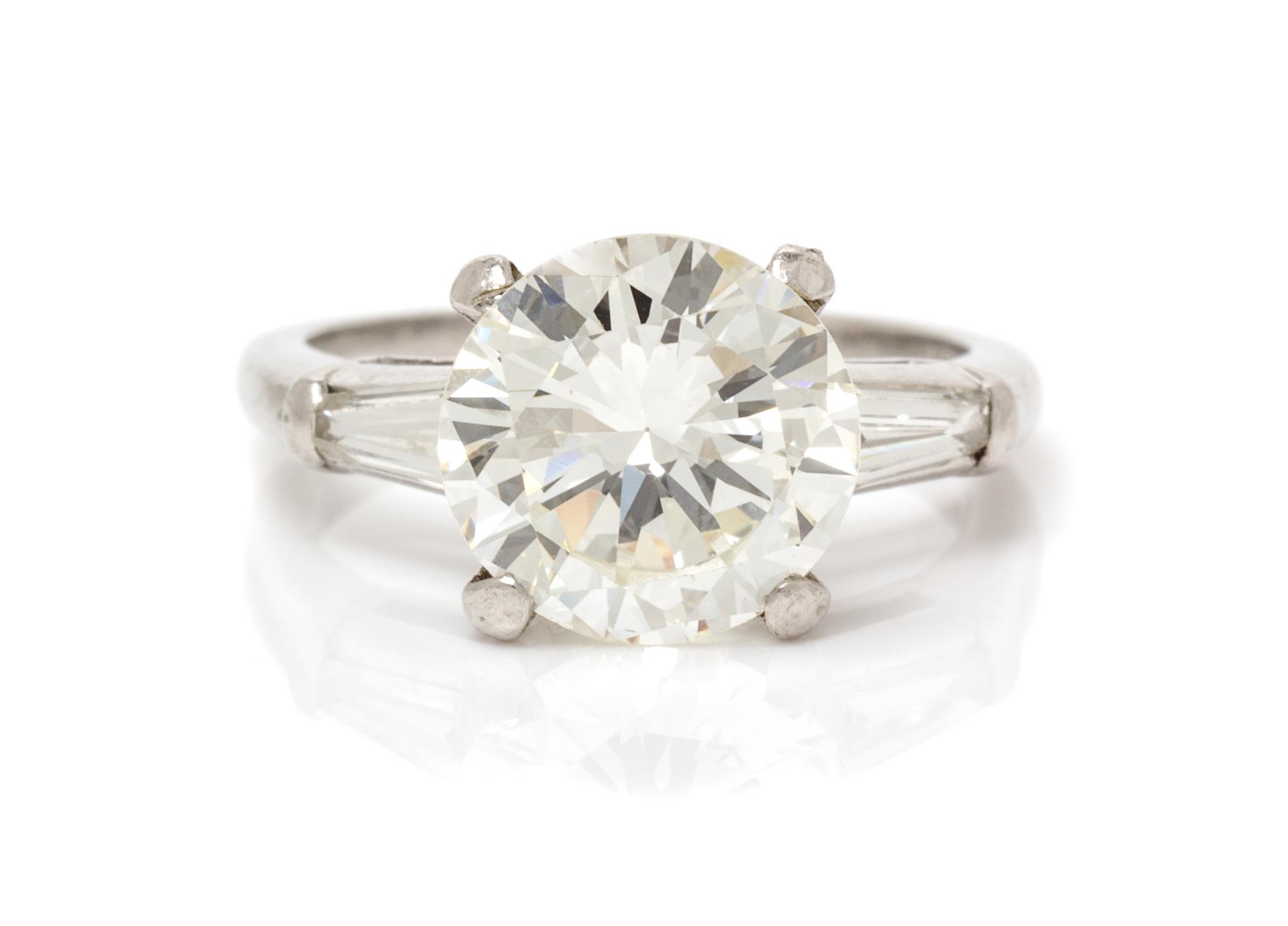 A Platinum and Diamond Ring, 3.70 dwts.