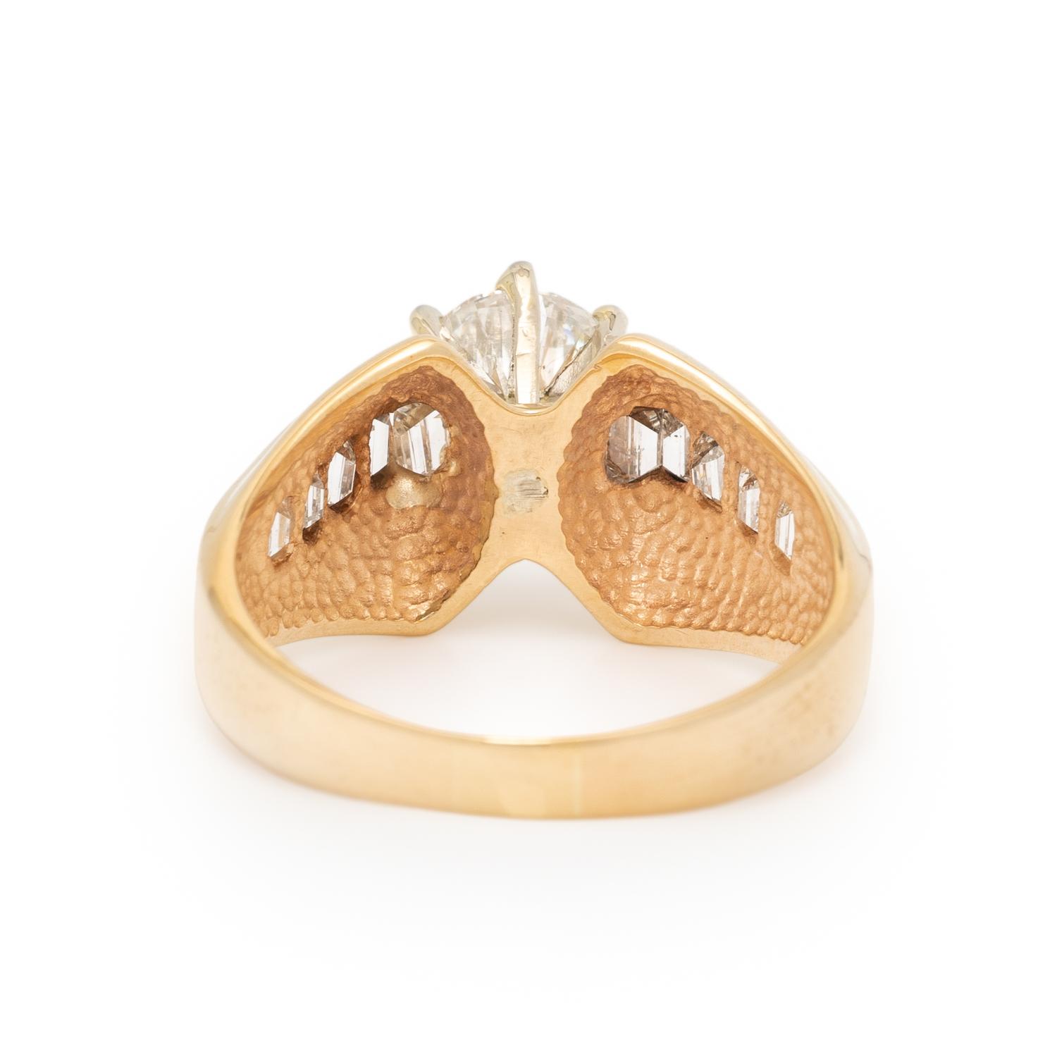 DIAMOND AND YELLOW GOLD RING