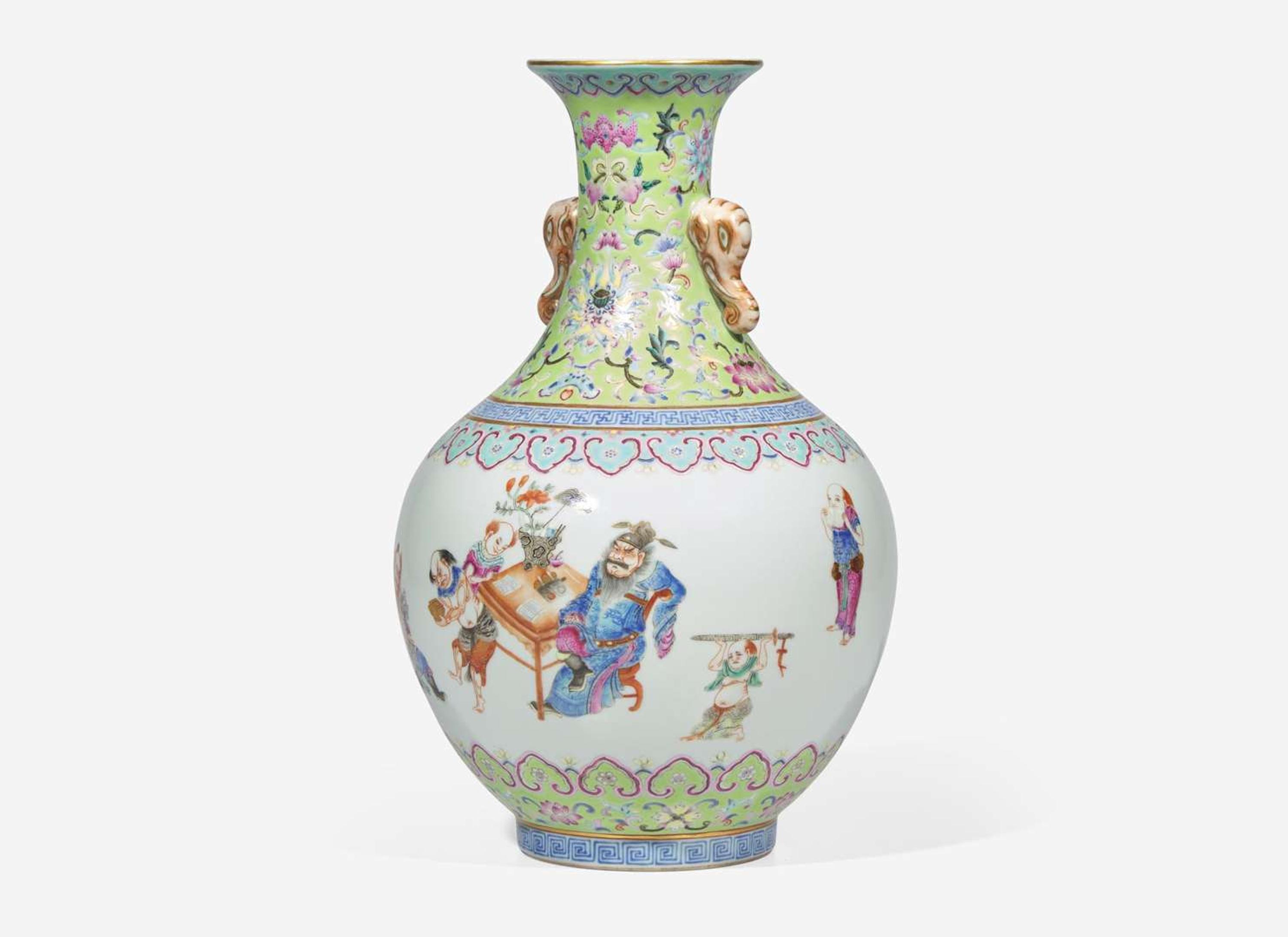 A Chinese famille rose-decorated "Zhongkui and Demons" vase, Xianfeng six-character seal mark 鐘馗打鬼粉彩瓶 咸豐六字款