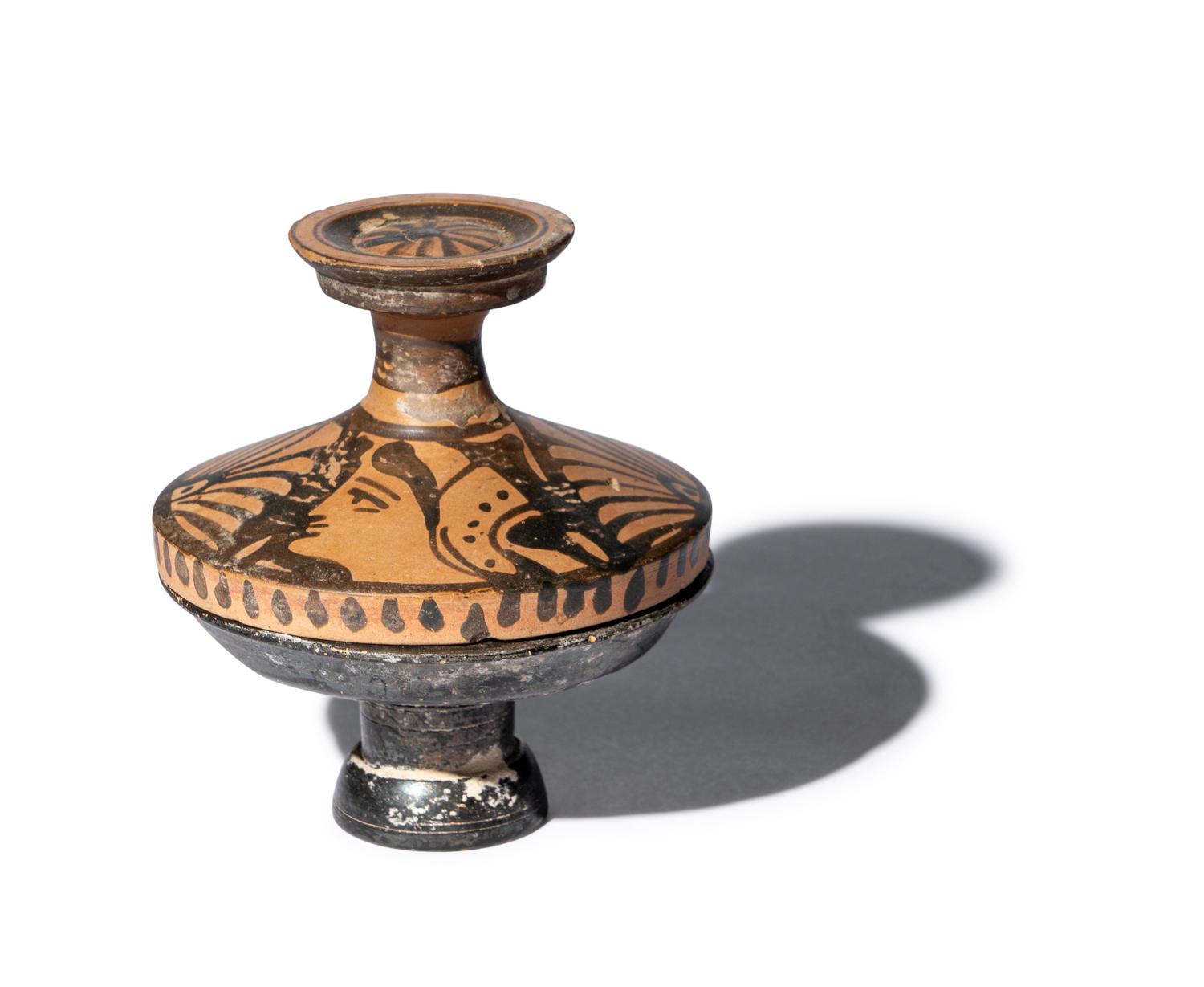 An Apulian Red-Figured Lekanis