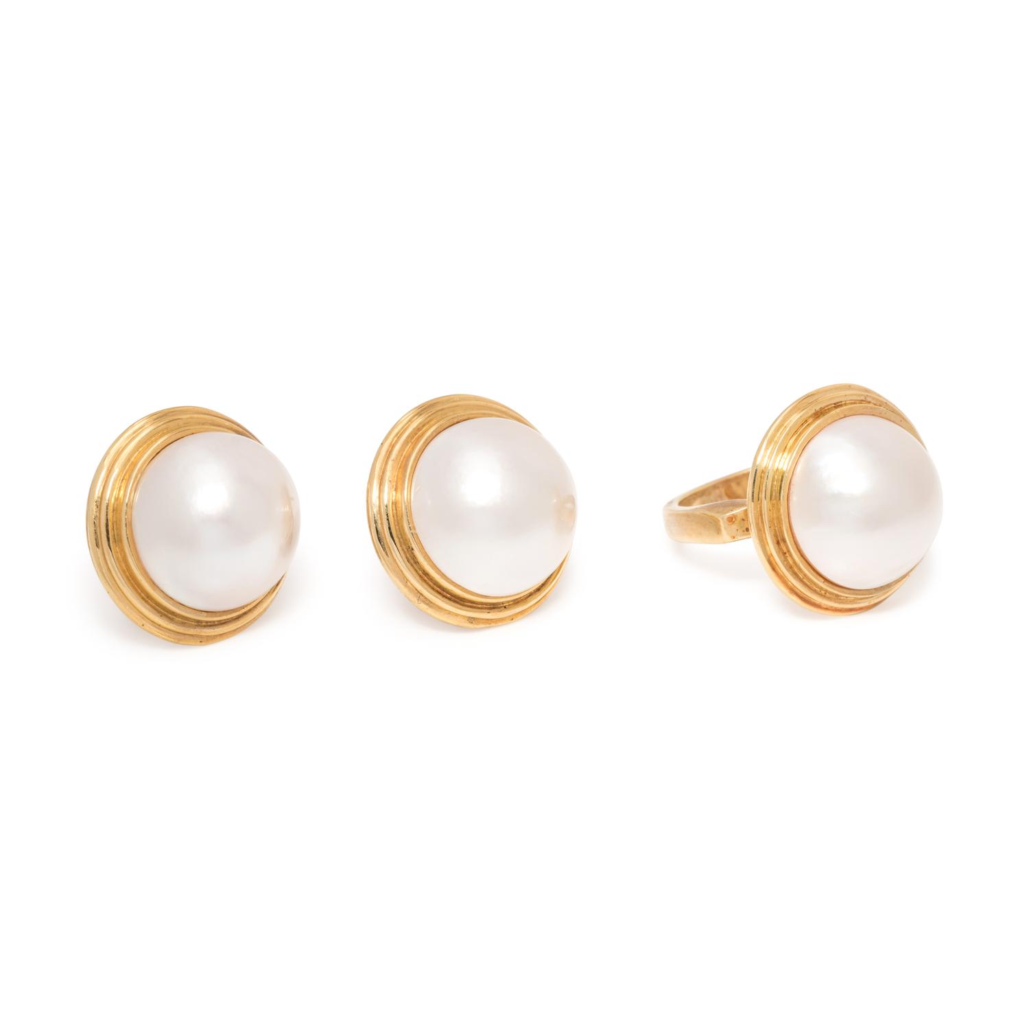 YELLOW GOLD AND MABE PEARL SET