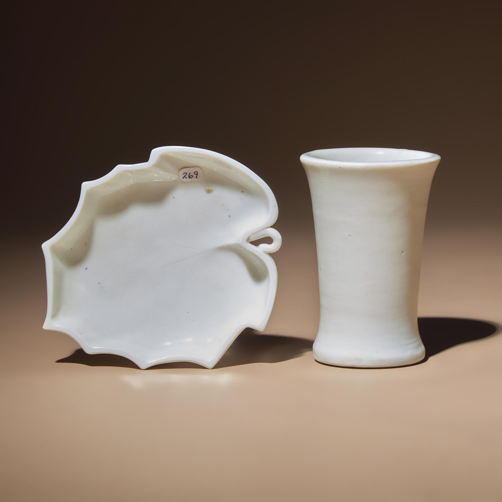 A Chinese Blanc-de-Chine Porcelain Brush Pot, Bitong, and a Leaf-Form Washer, 17th-18th Century — 明末清初 德化白瓷筆筒及葉形筆洗