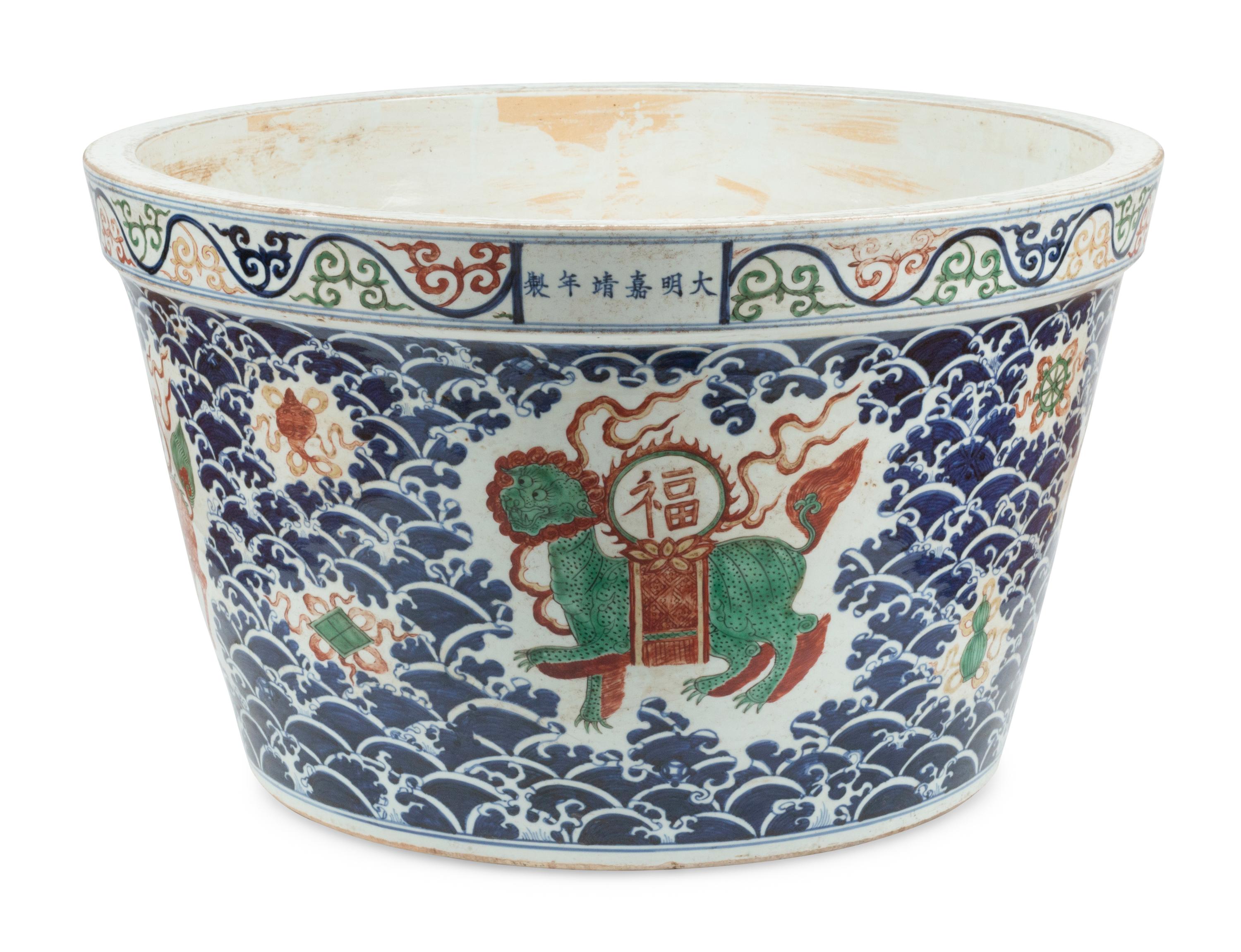 A Chinese Export Porcelain Jardinière