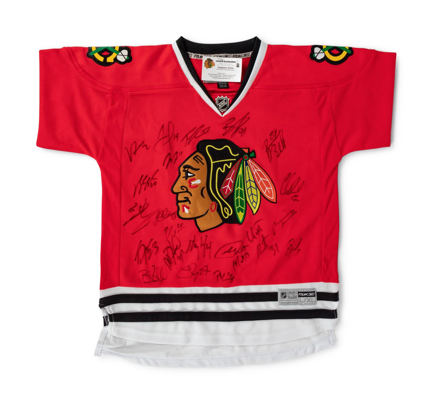 A 2014-15 Chicago Blackhawks Team Signed Autograph Hockey Jersey