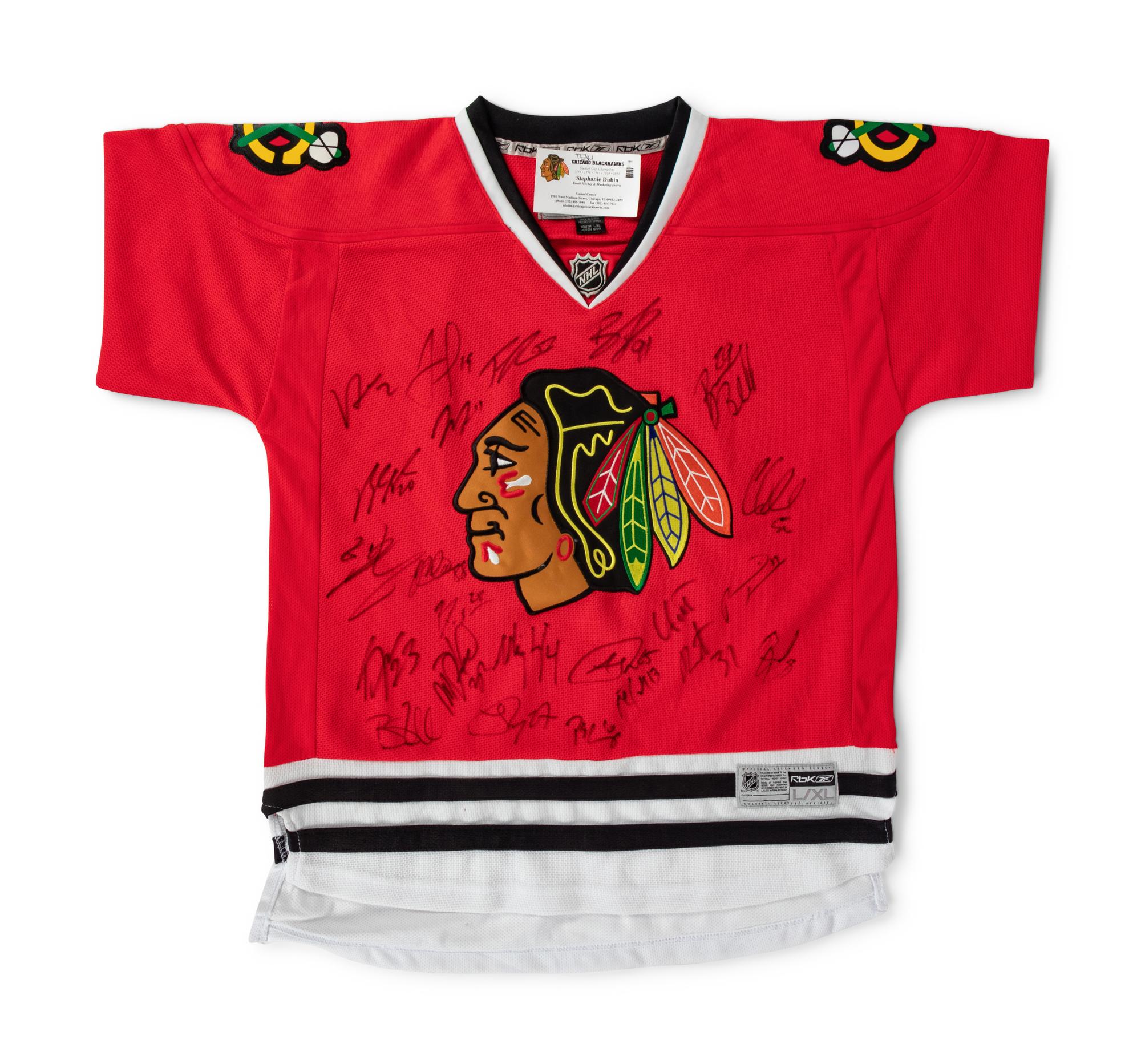 A 2014-15 Chicago Blackhawks Team Signed Autograph Hockey Jersey