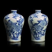 A Pair of Chinese Blue and White Porcelain 'Deer and Crane' Meiping Vases, 19th Century 清晚期 青花鶴鹿同春梅瓶一對