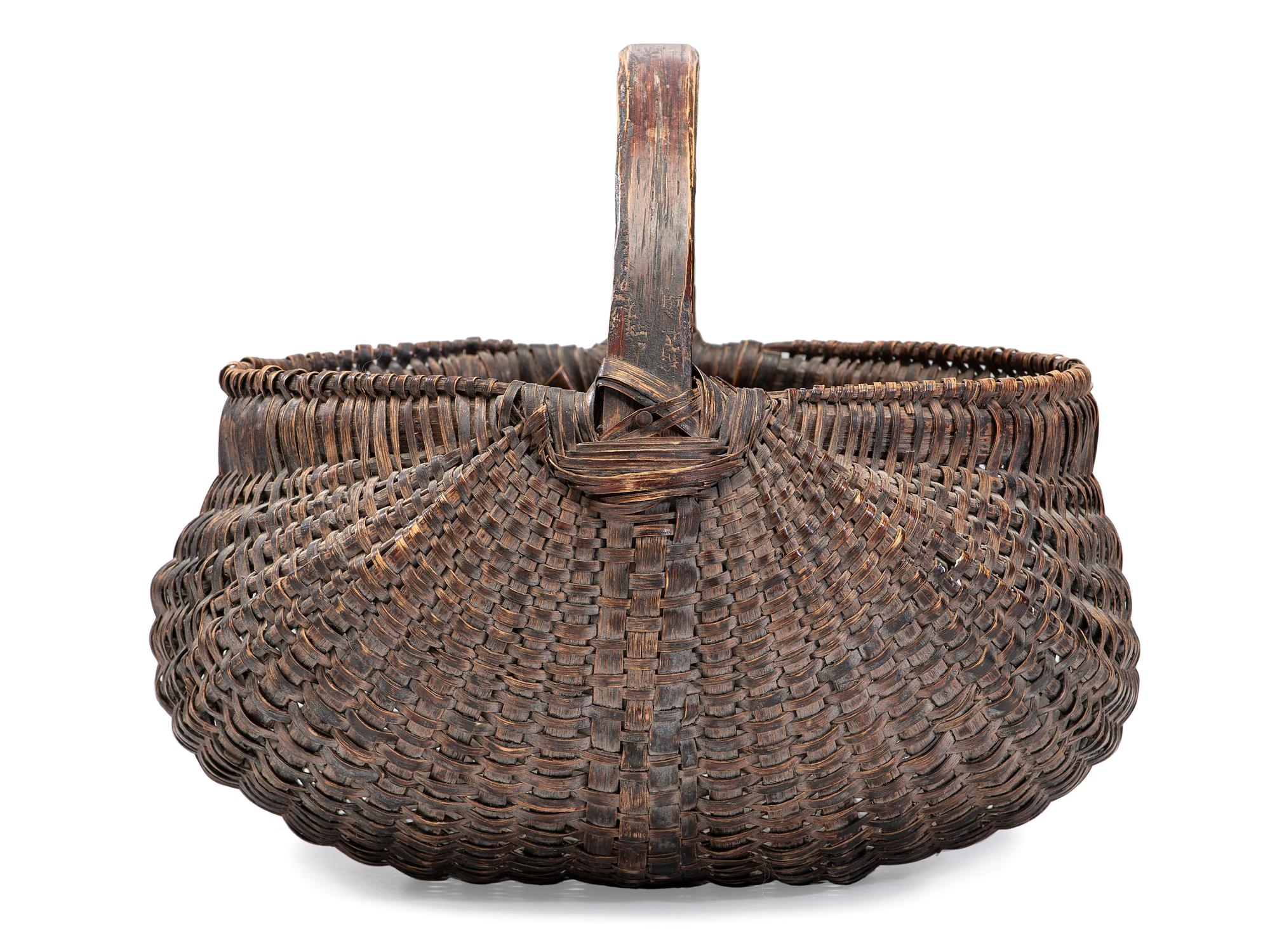 A Stained Splint Buttocks Basket