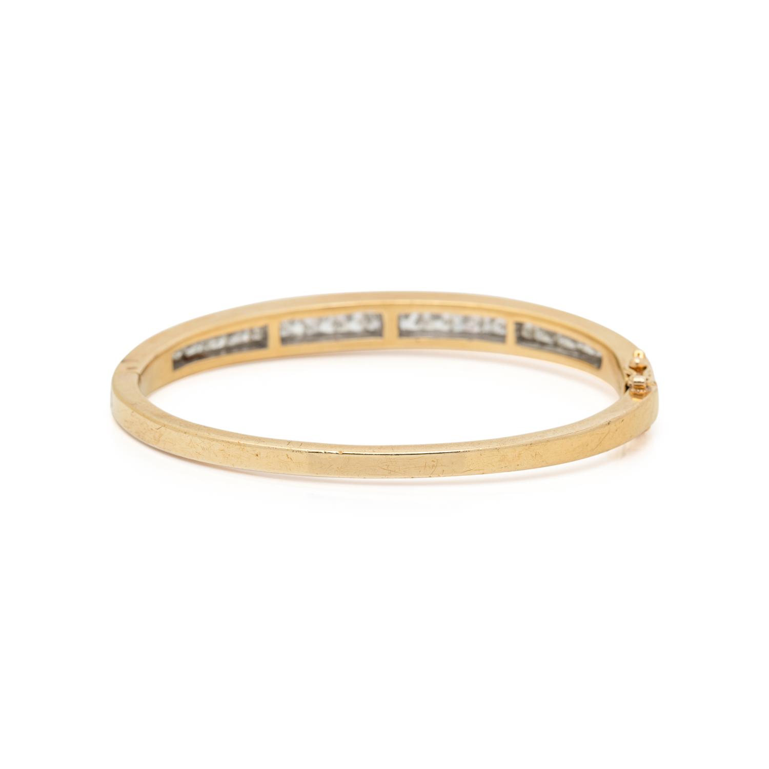 YELLOW GOLD AND DIAMOND BANGLE BRACELET