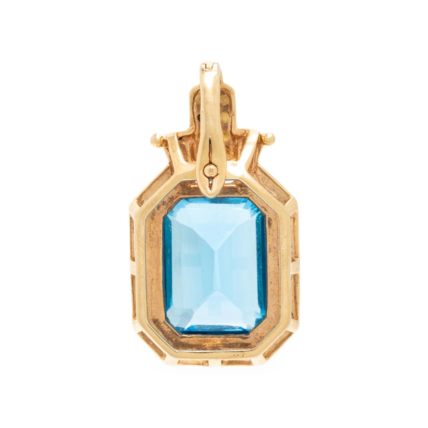 Blue Topaz and Yellow Gold Pendant