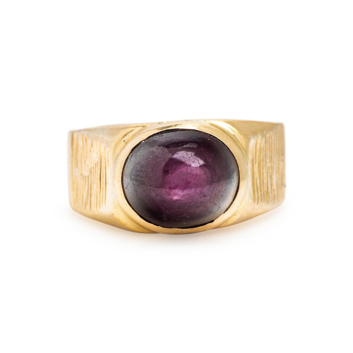 Star Ruby and Yellow Gold Ring
