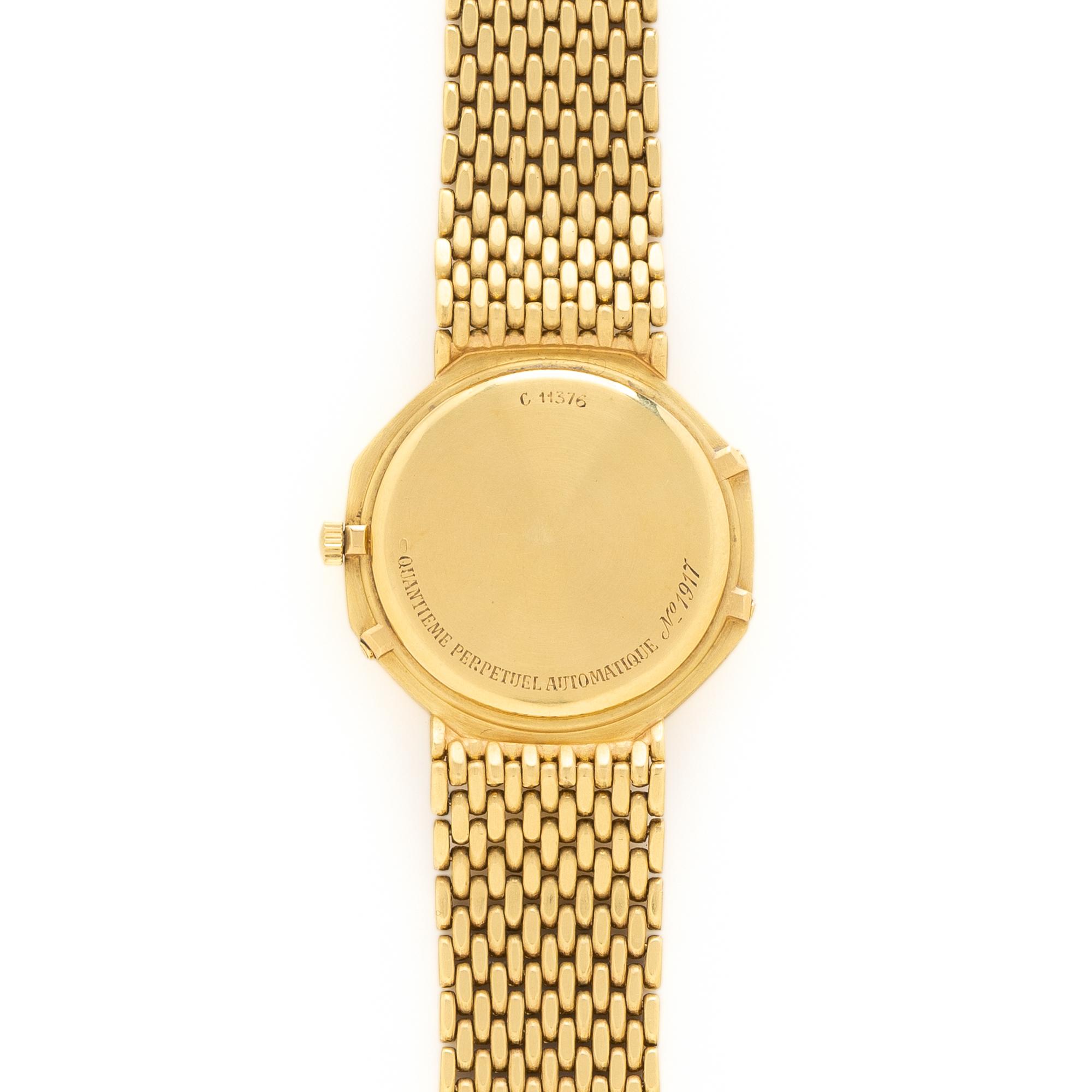 AUDEMARS PIGUET, 18K YELLOW GOLD 'QUANTIEME' 'OCTOGONE' PERPETUAL CALENDAR MOON PHASE WATCH, WITH 18K YELLOW GOLD INTEGRATED BRACELET