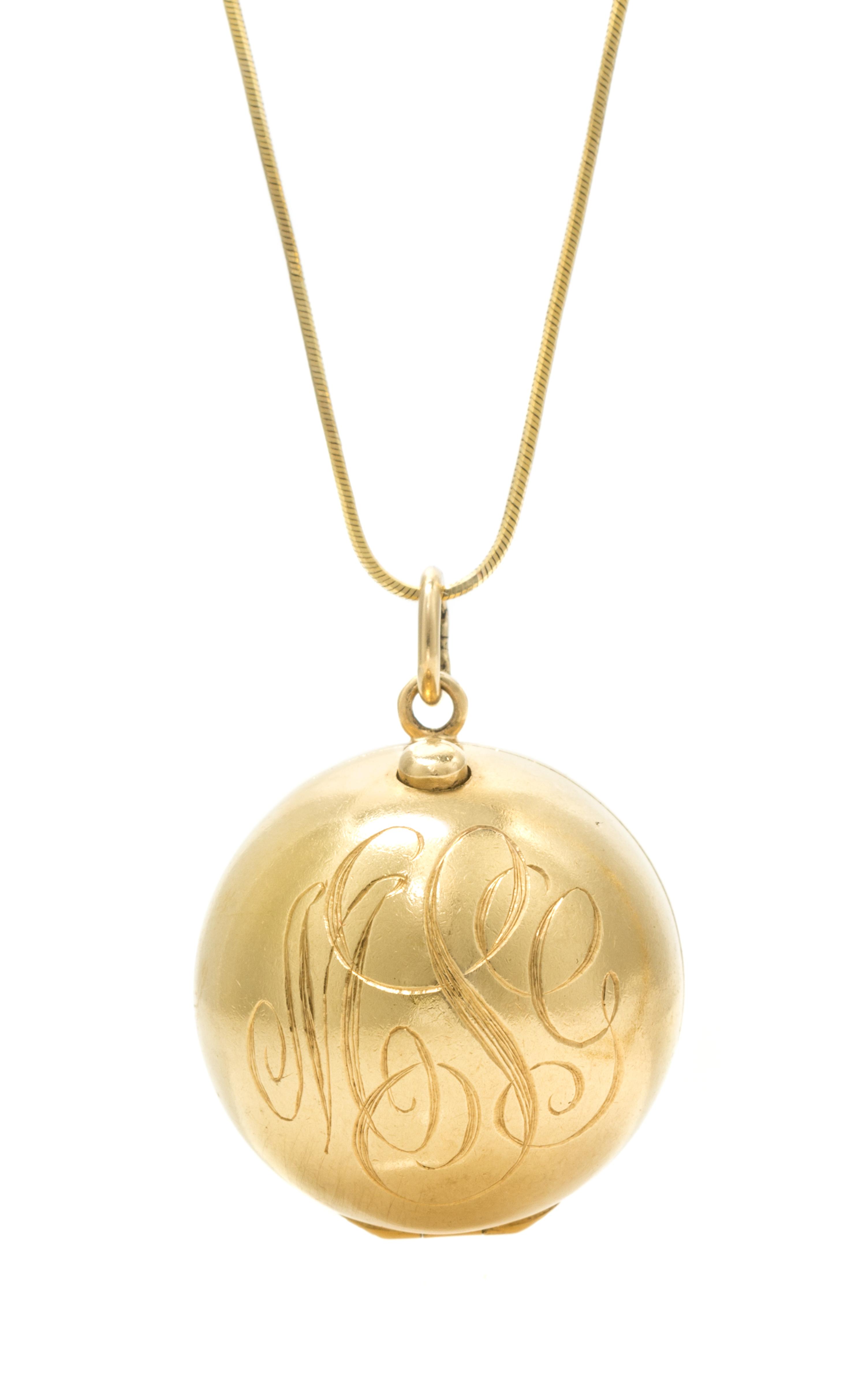 A 14 Karat Yellow Gold Folding Locket Pendant, 15.60 dwts.
