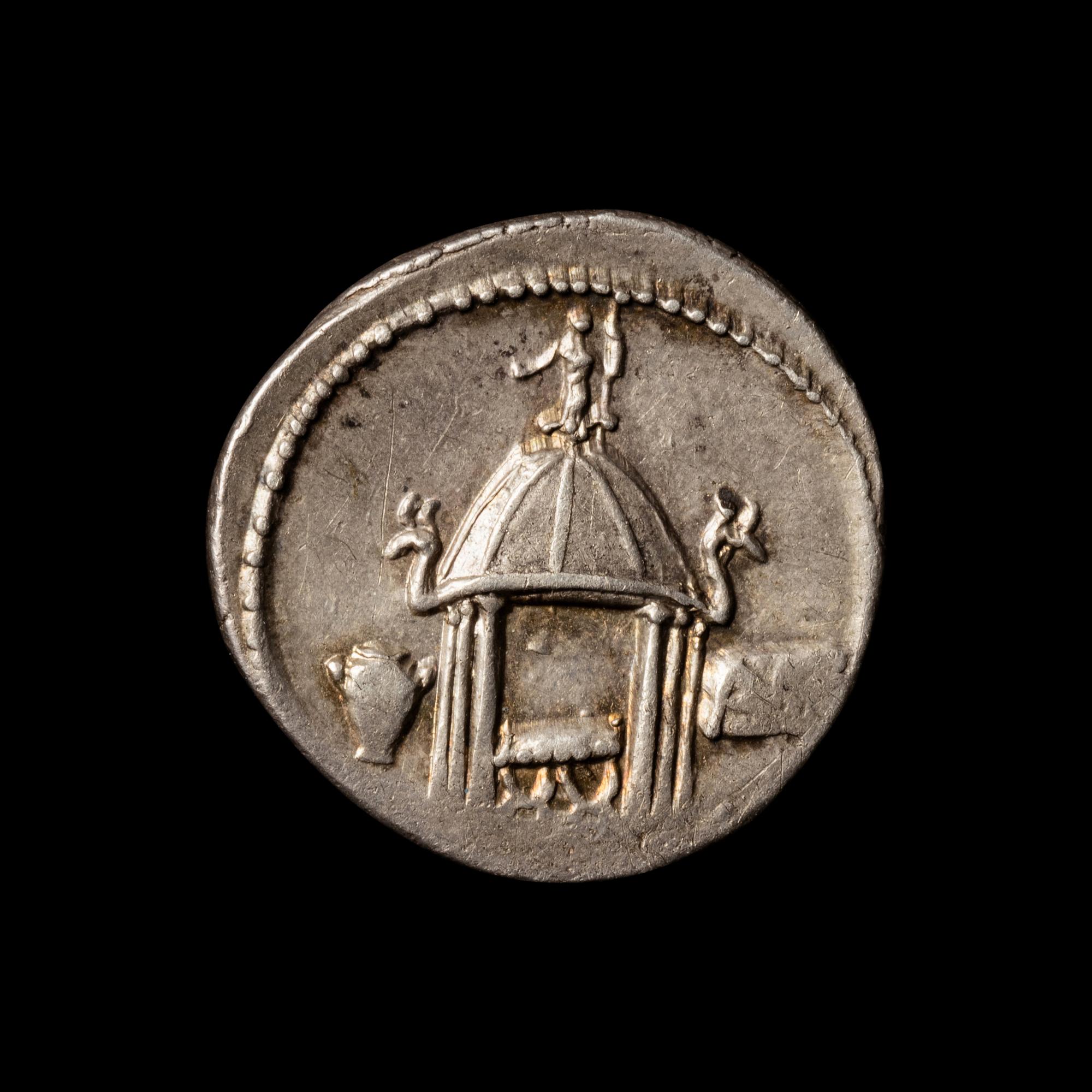 [ANCIENTS] ROMAN REPUBLIC. Q. Cassius Longinus (55 BC). Ar Denarius. (3.6 g, 18mm).