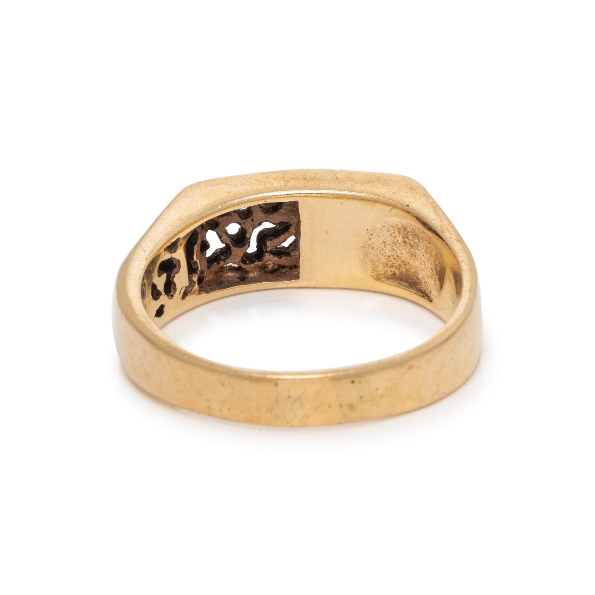 YELLOW GOLD AND DIAMOND RING