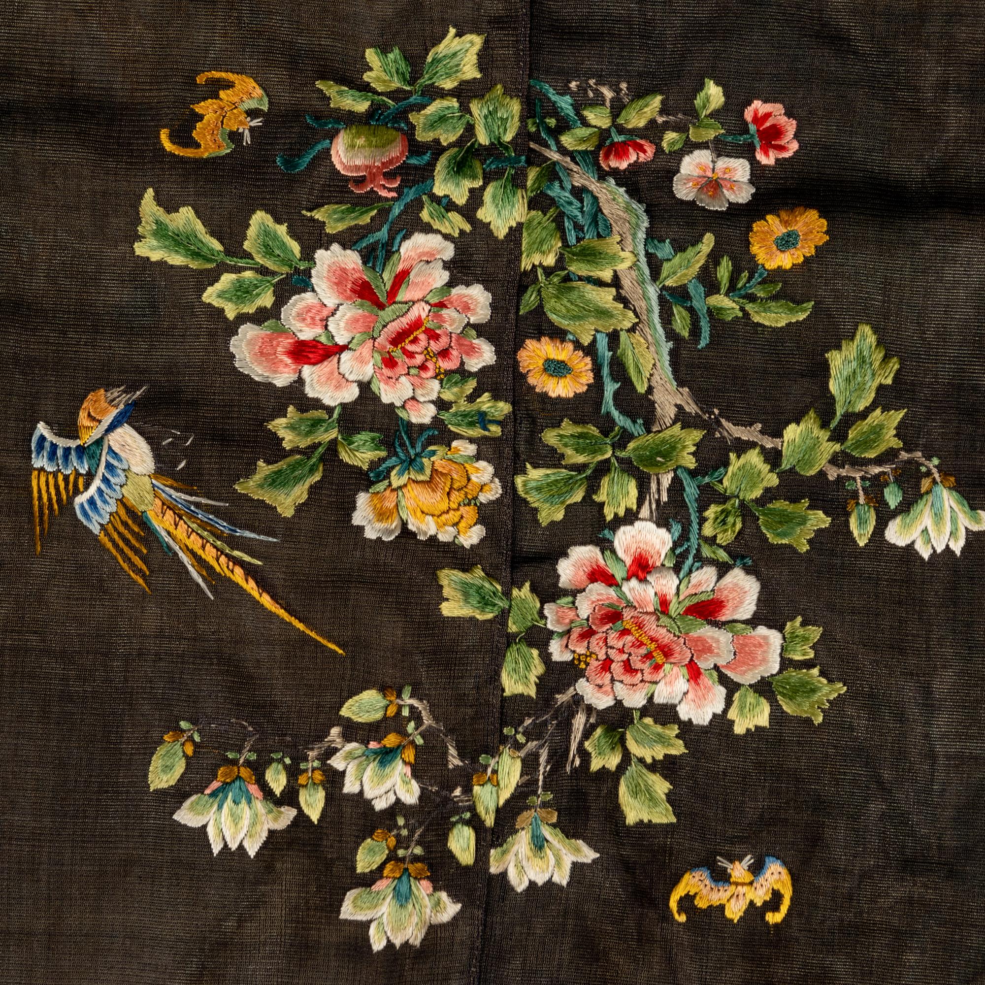 A Chinese Embroidered Summer Gauze Lady's Jacket, 19th Century 清晚期 醬地綉牡丹紋女紗褂
