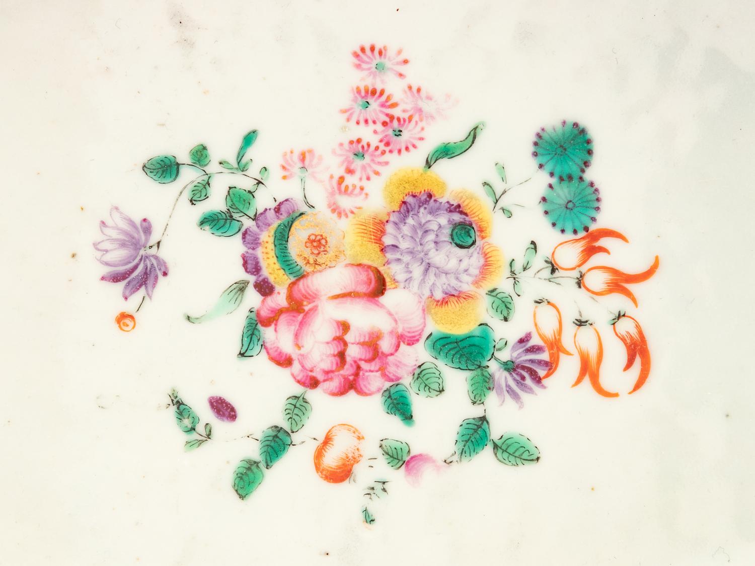 A Chinese Export Famille Rose Porcelain Pitcher and Basin