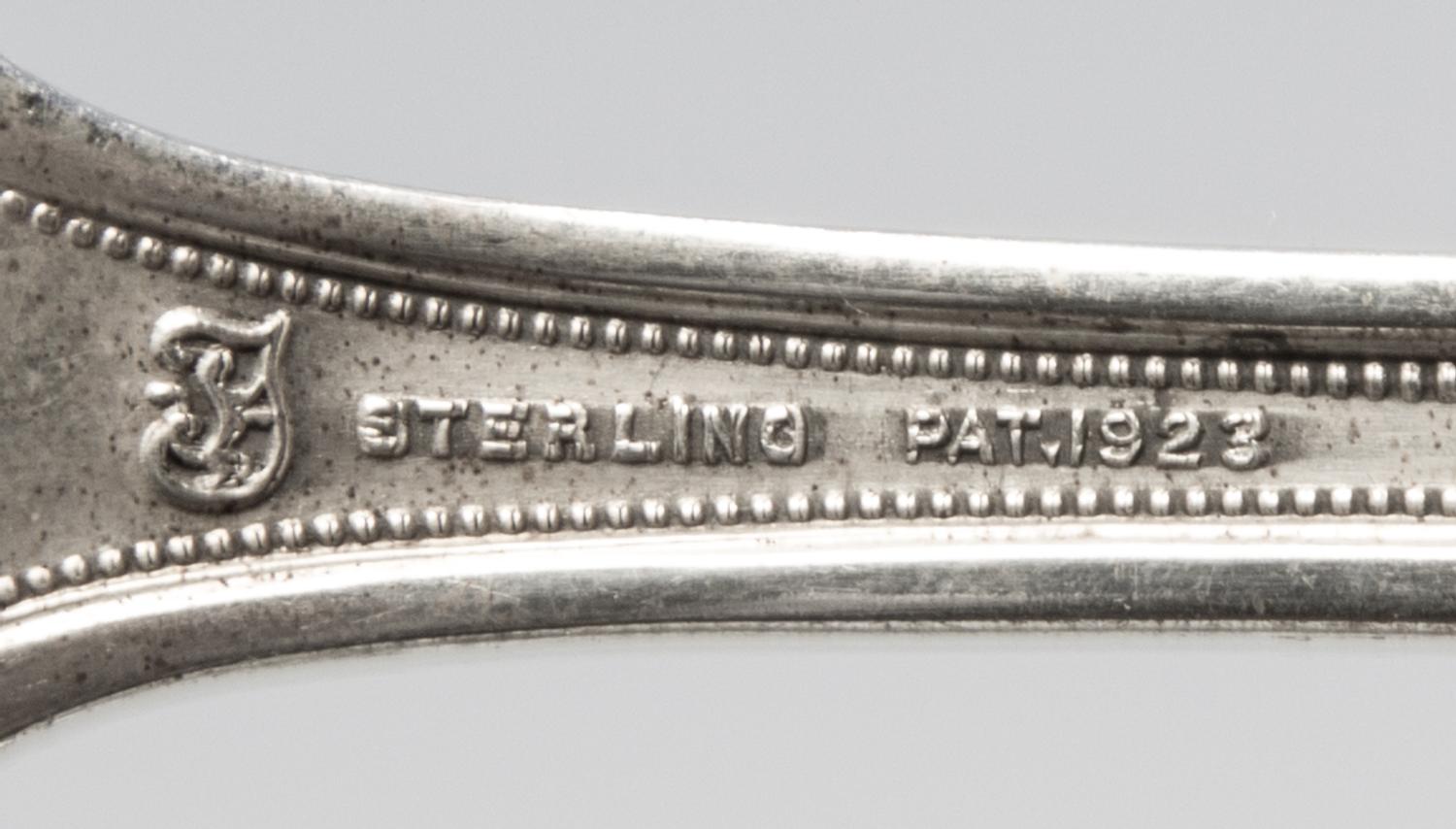 An American Silver Flatware Service, Towle Silversmiths, Newburyport, MA, D'Orleans pattern, comprising: 12 dinner knives 12 dinner for