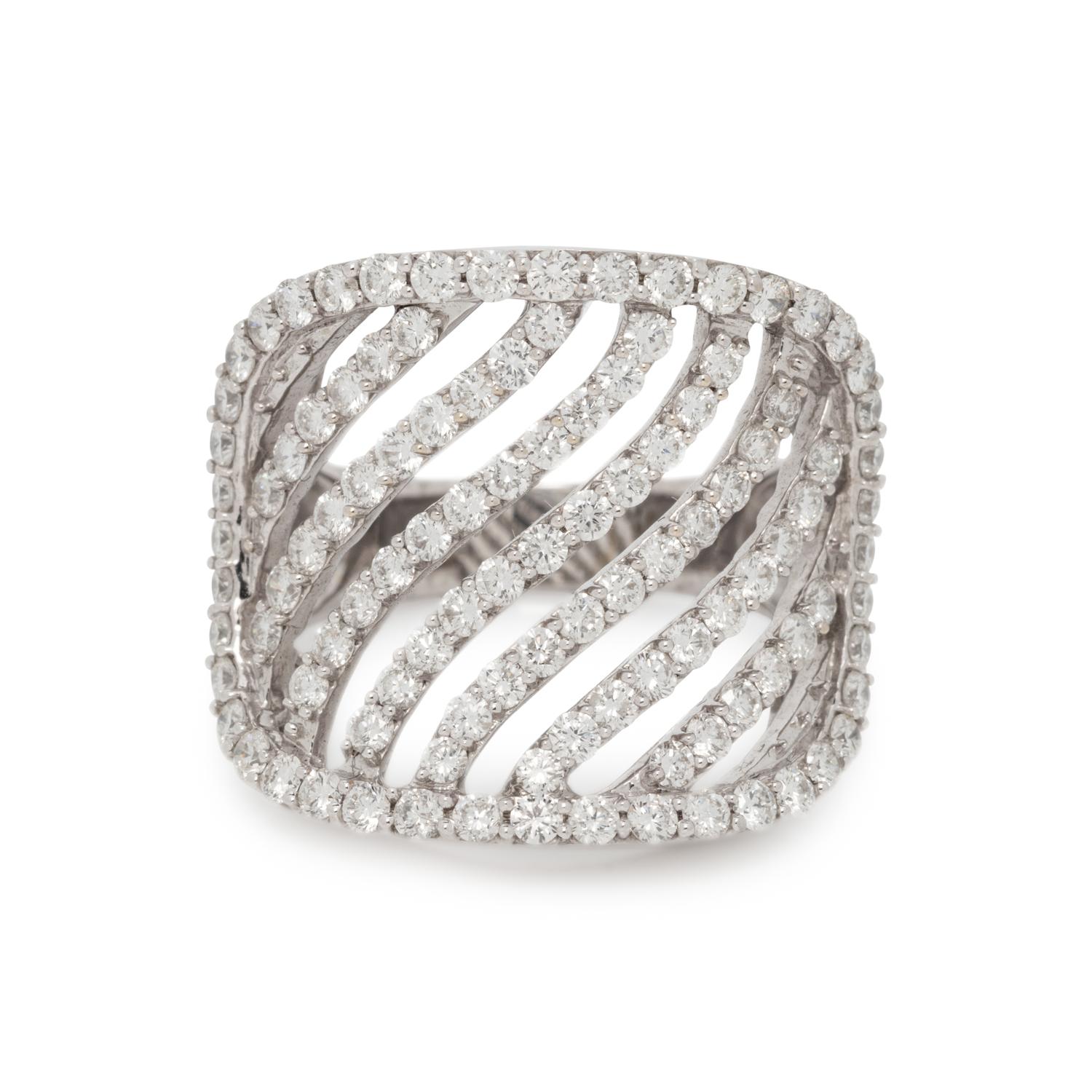 WHITE GOLD AND DIAMOND RING
