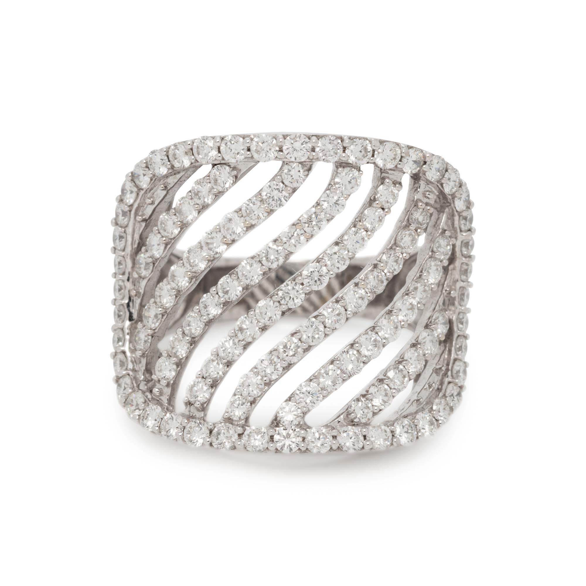 WHITE GOLD AND DIAMOND RING