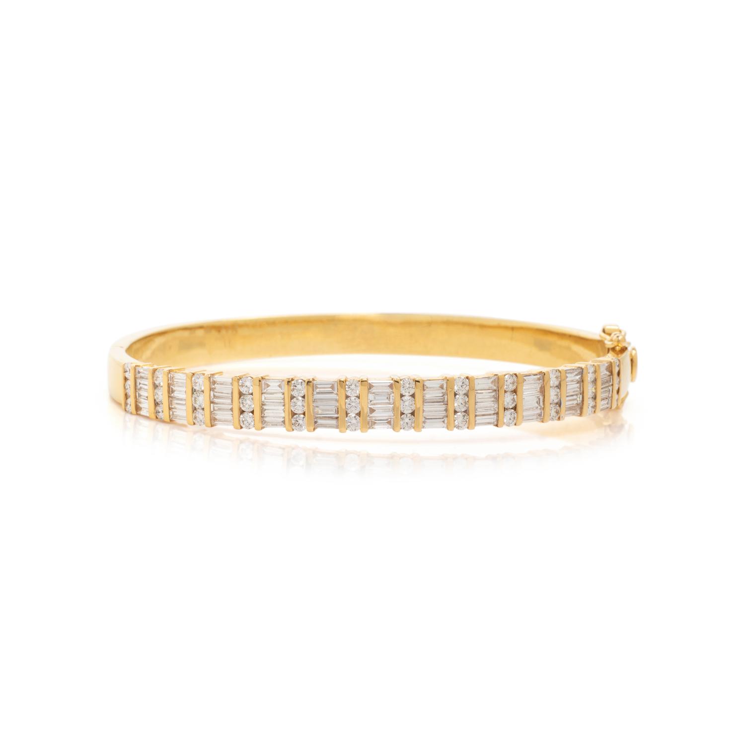 YELLOW GOLD AND DIAMOND BANGLE BRACELET