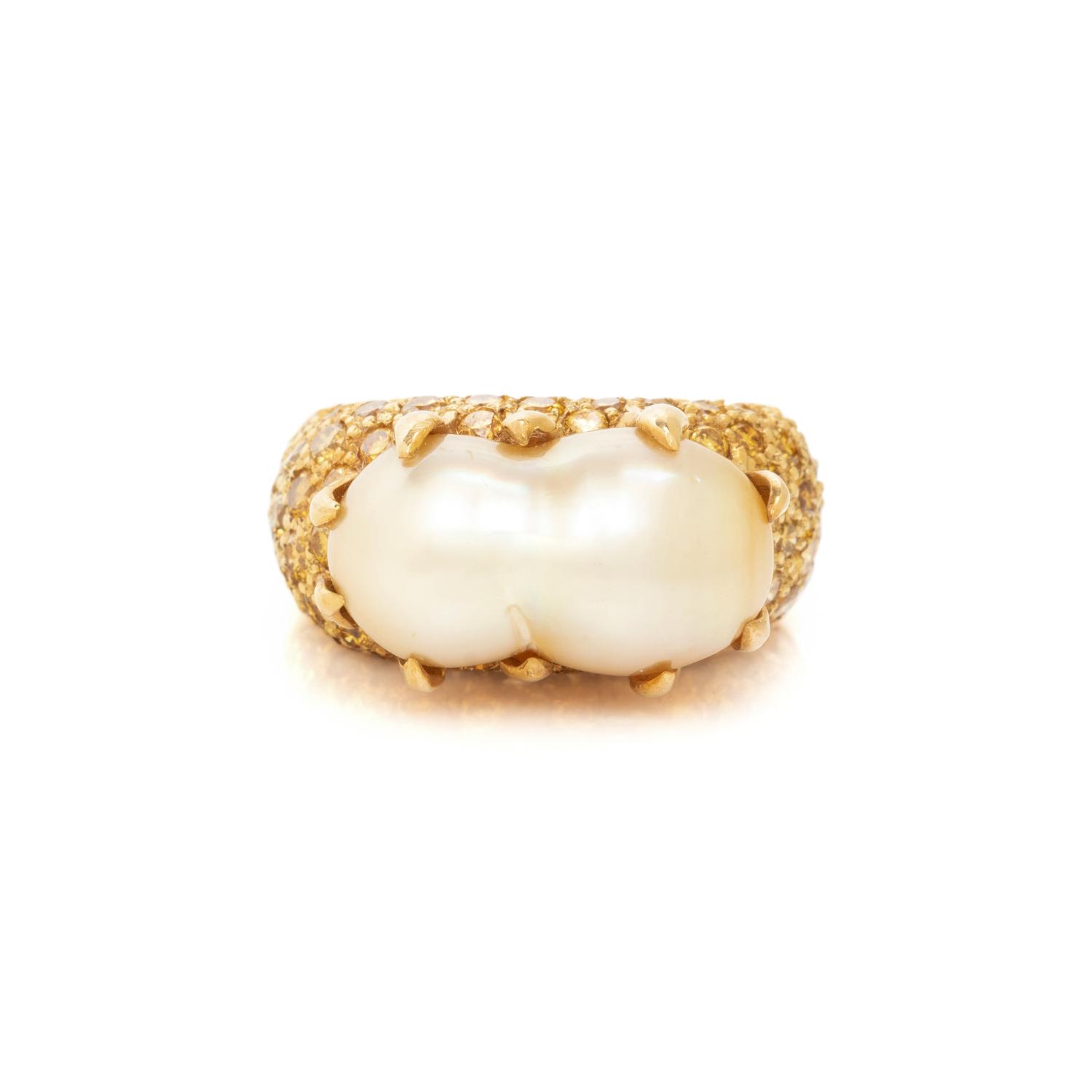 CULTURED BAROQUE GOLDEN PEARL AND YELLOW DIAMOND RING