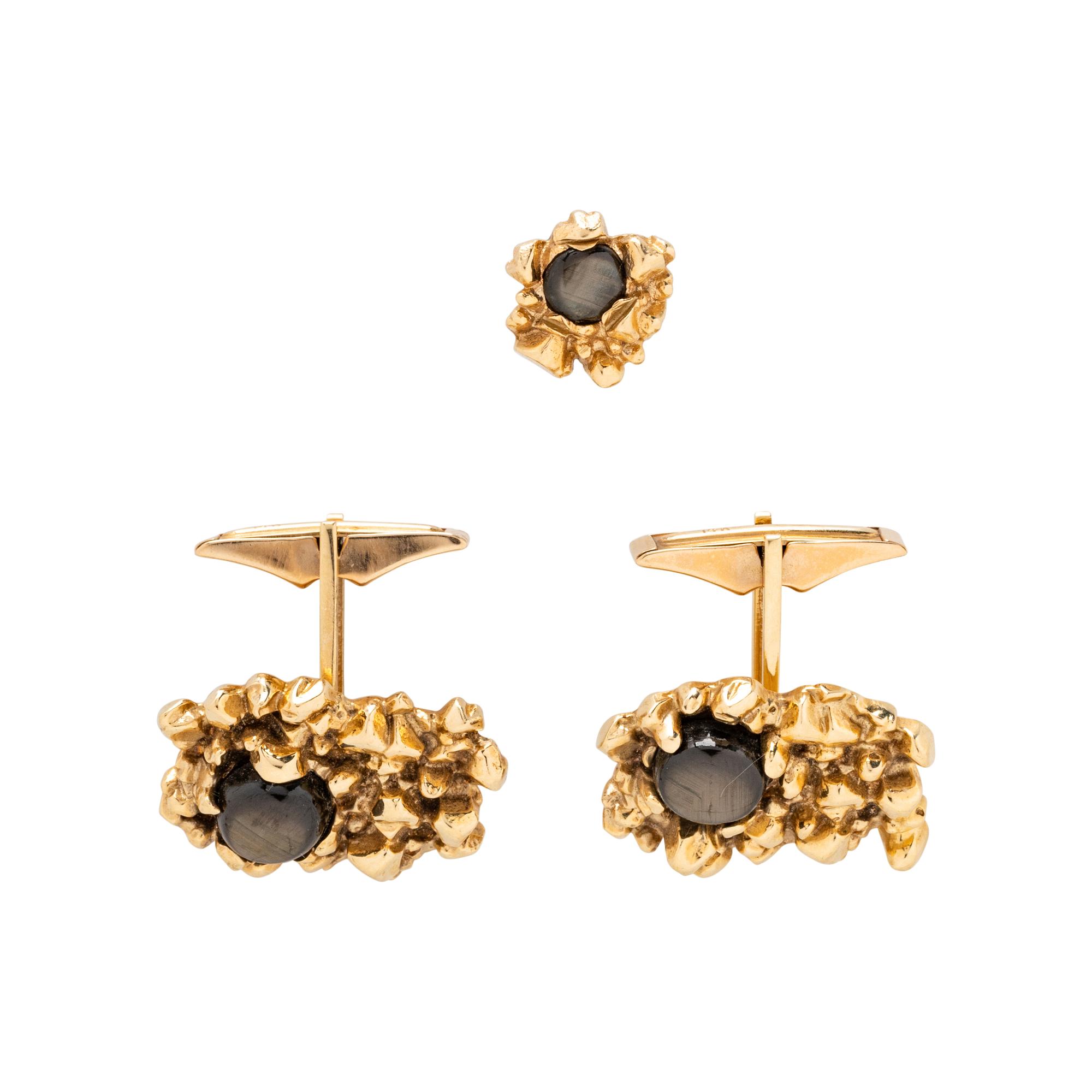 YELLOW GOLD AND BLACK STAR SAPPHIRE CUFFLINKS AND TIE PIN