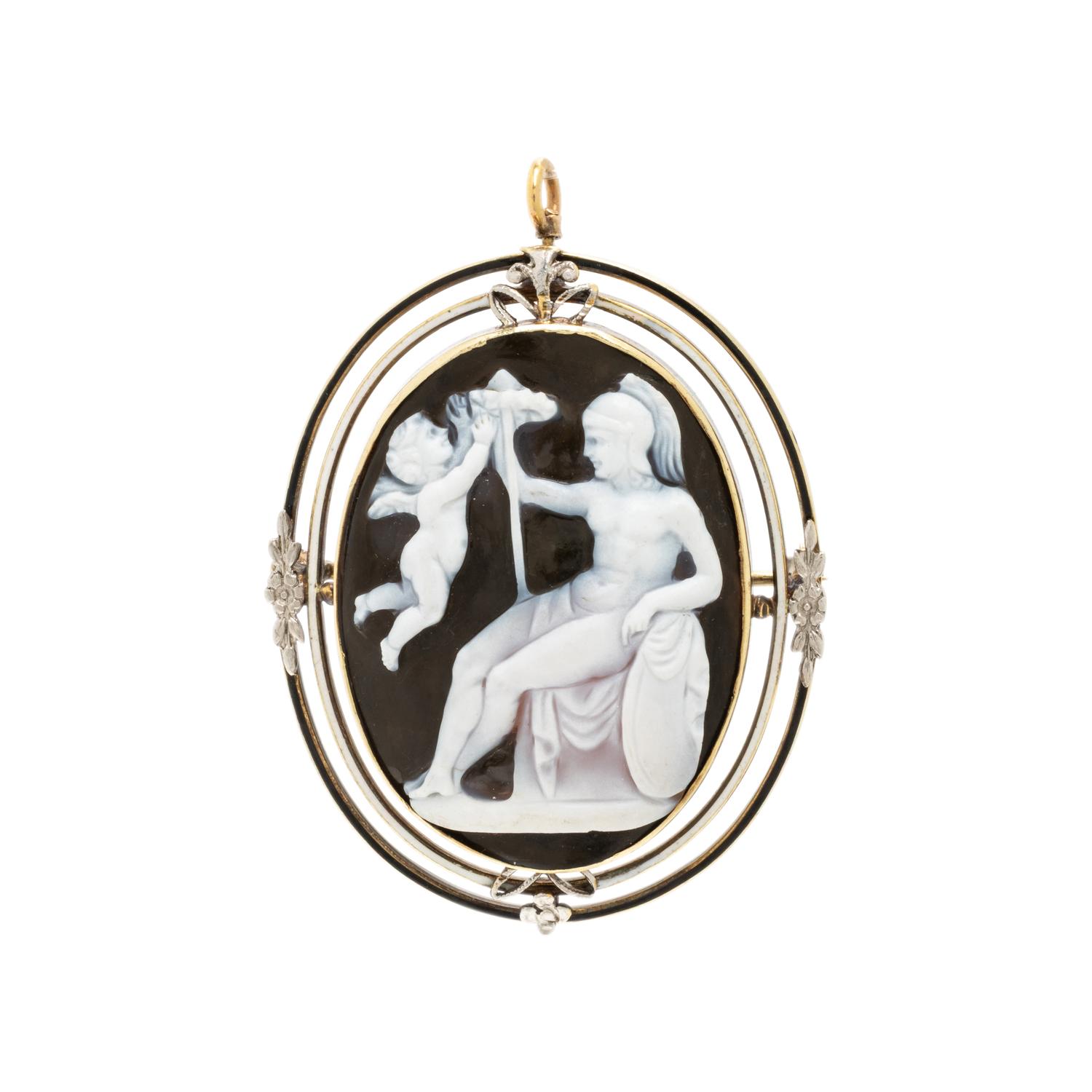 Agate Cameo and Yellow Gold Pendant Brooch