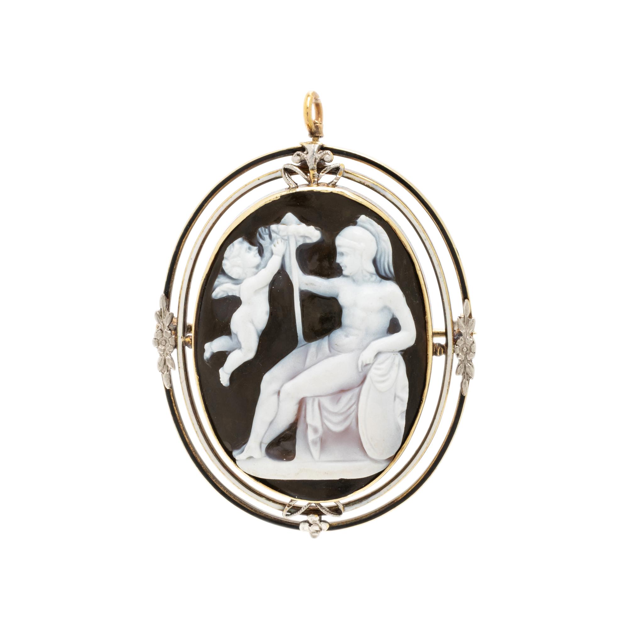 Agate Cameo and Yellow Gold Pendant Brooch