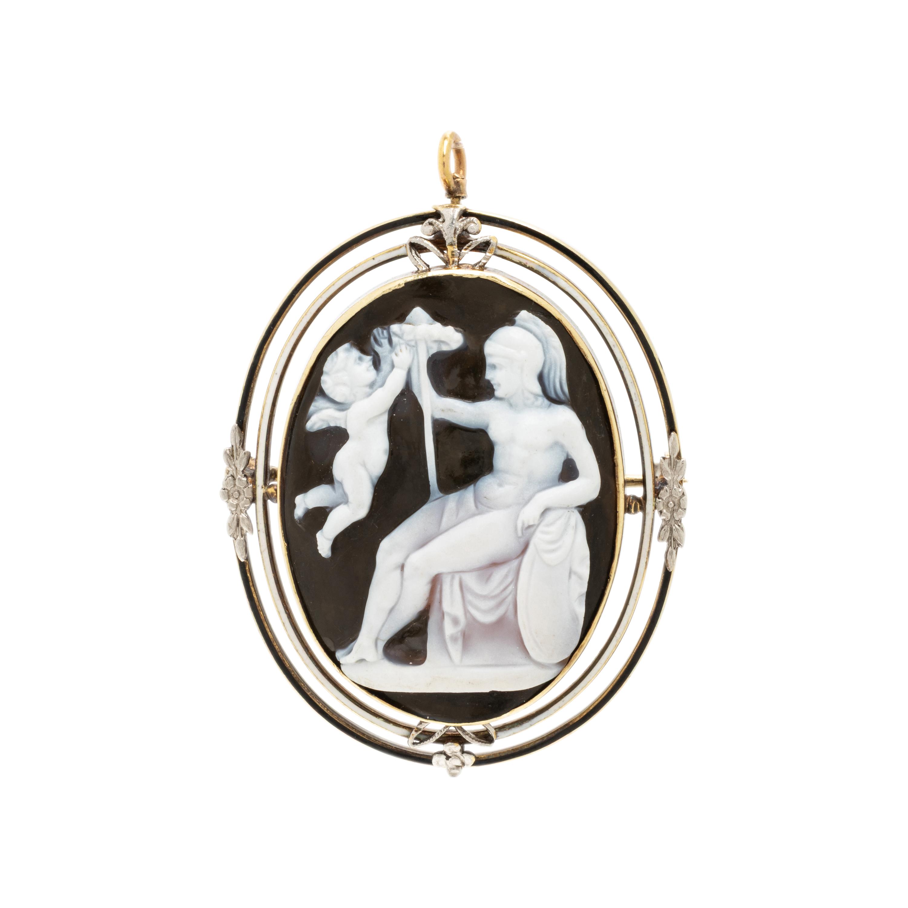 Agate Cameo and Yellow Gold Pendant Brooch