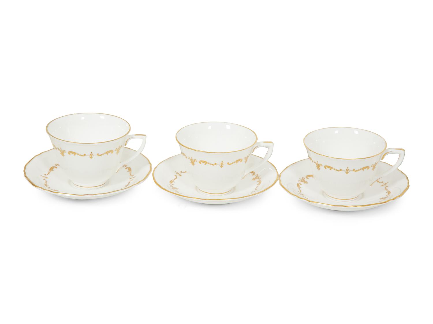 A Royal Worcester Gold Chantilly Porcelain Dinner Service