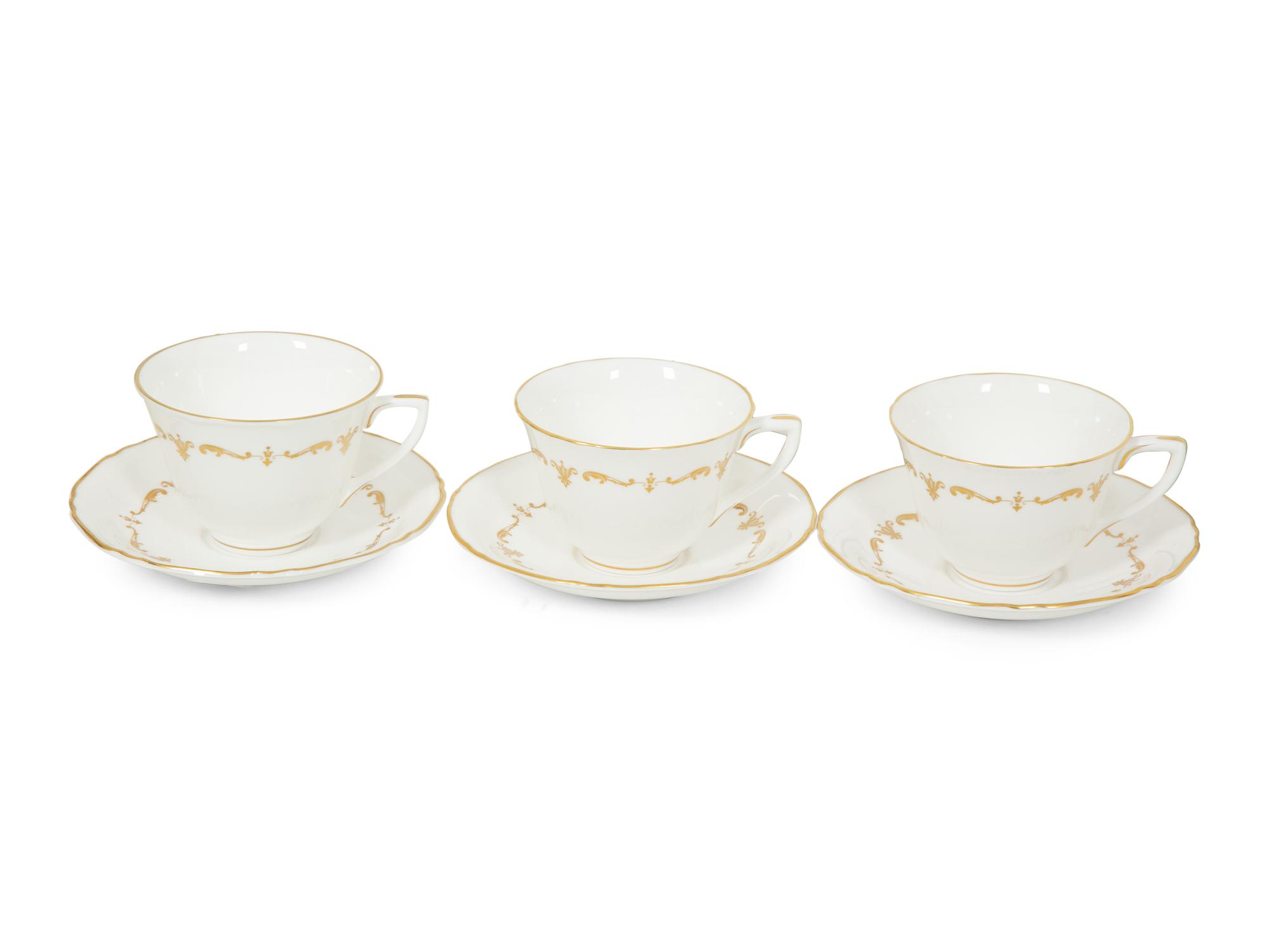 A Royal Worcester Gold Chantilly Porcelain Dinner Service