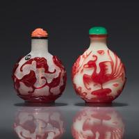Two Chinese Carved Ruby Overlay Snuff Bottles, Qing Dynasty, Circa 1736-1850 — 1736-1850年 雪霏地及涅白地套寶石紅料鼻煙壺兩支