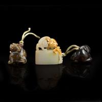 Three small Chinese jade carvings 玉器小件一组三件