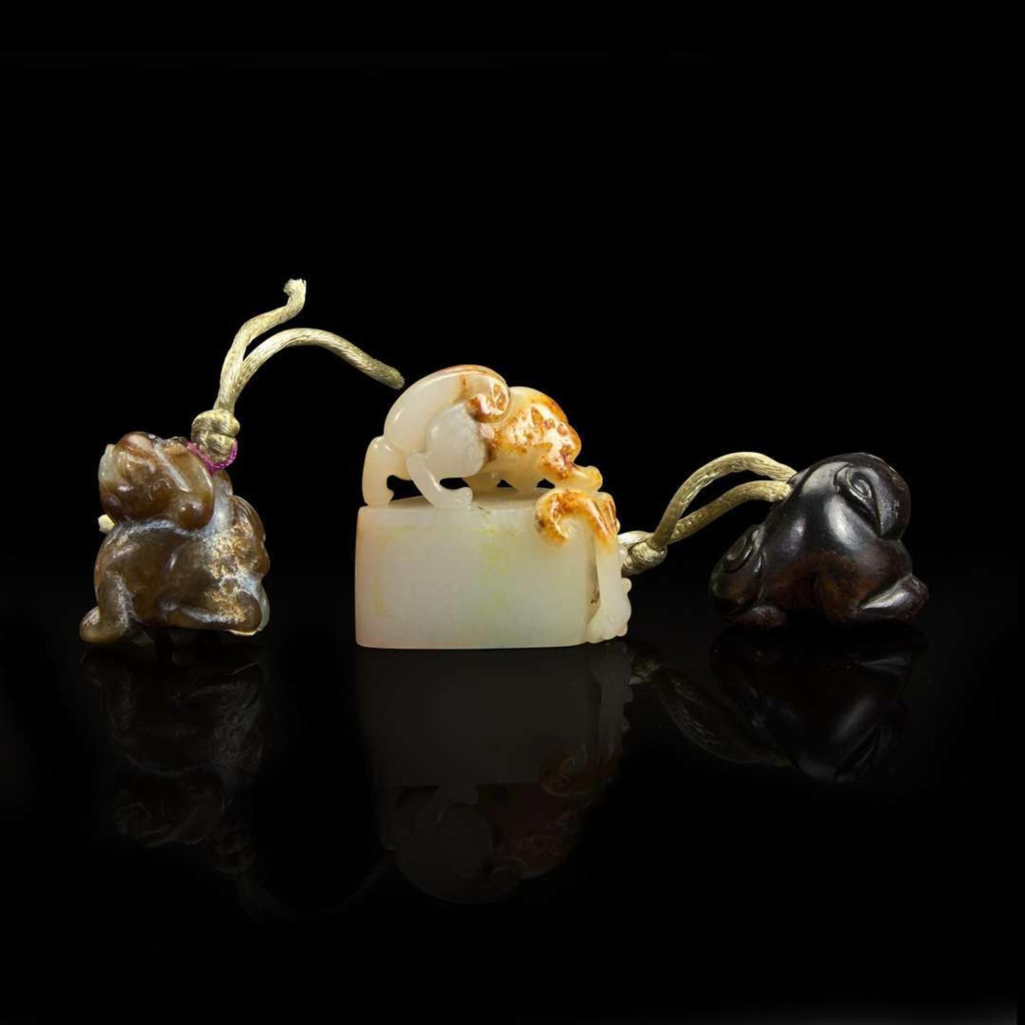 Three small Chinese jade carvings 玉器小件一组三件