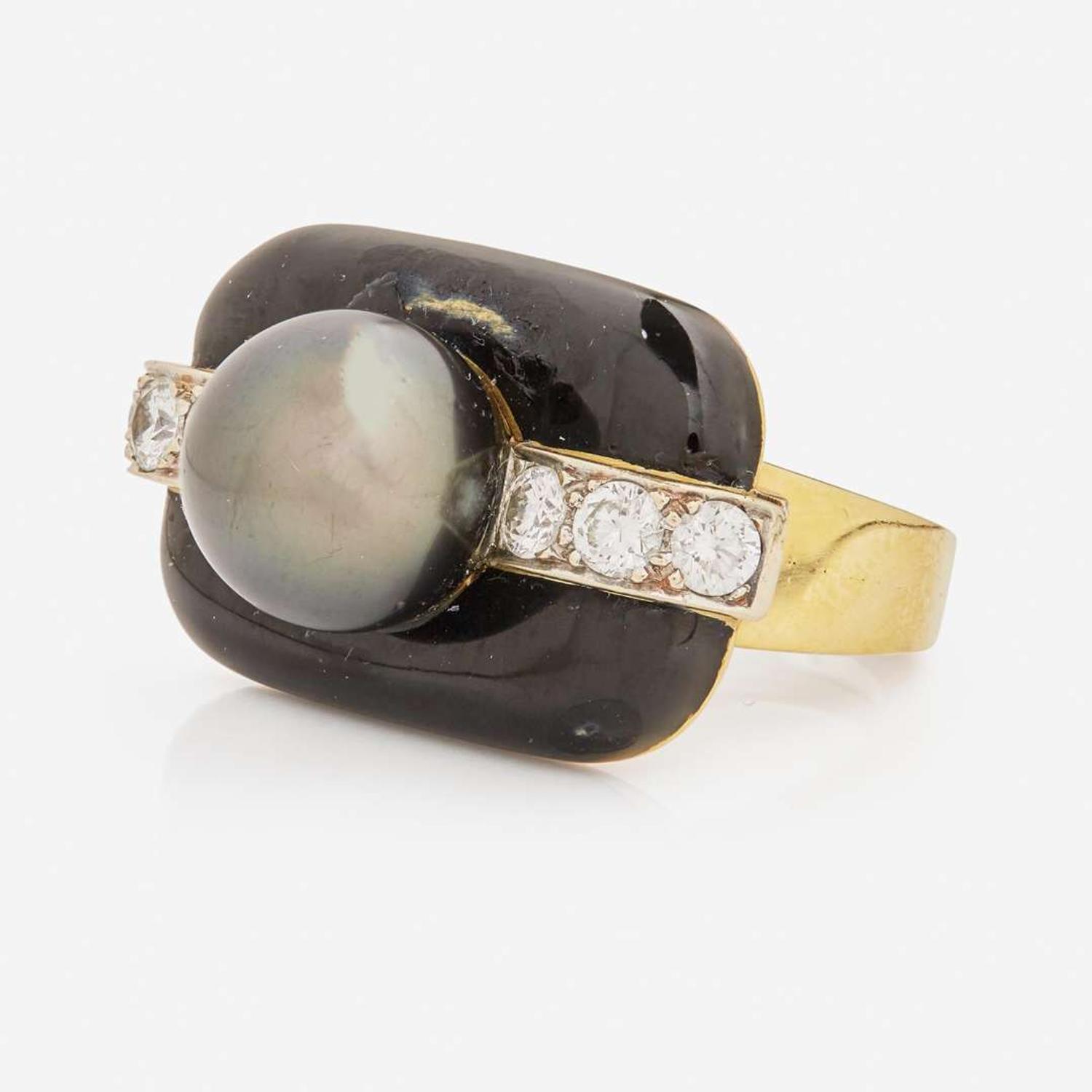 An 18K Yellow Gold, Black Pearl, and Diamond Ring