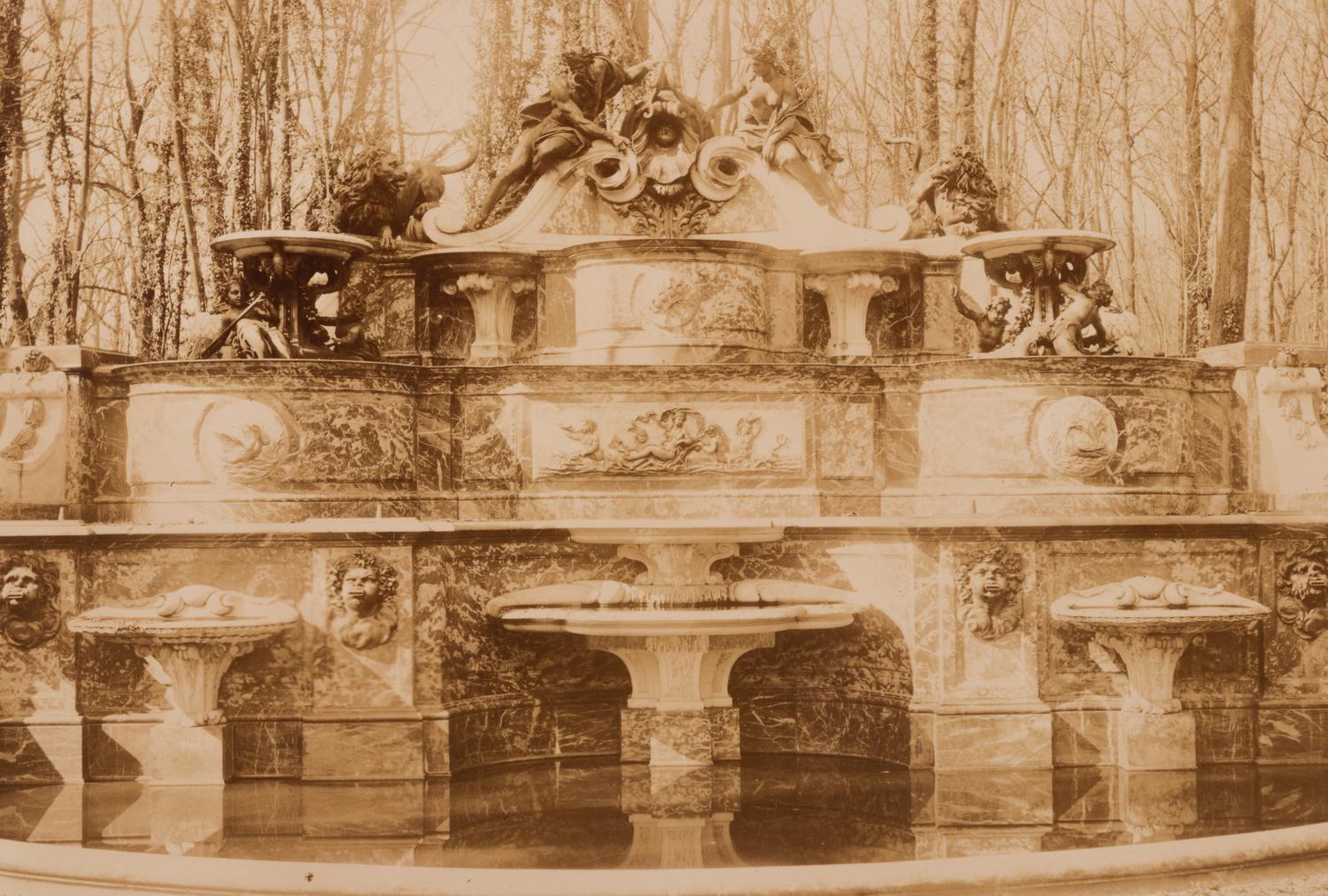 A group of four photographs ( Tuileries - Coureuse par Coustou, 1907; Grand Trianon / Le Buffet , 1902; Meudon - ancien château , 1902; Parc de Sceaux , 1925)