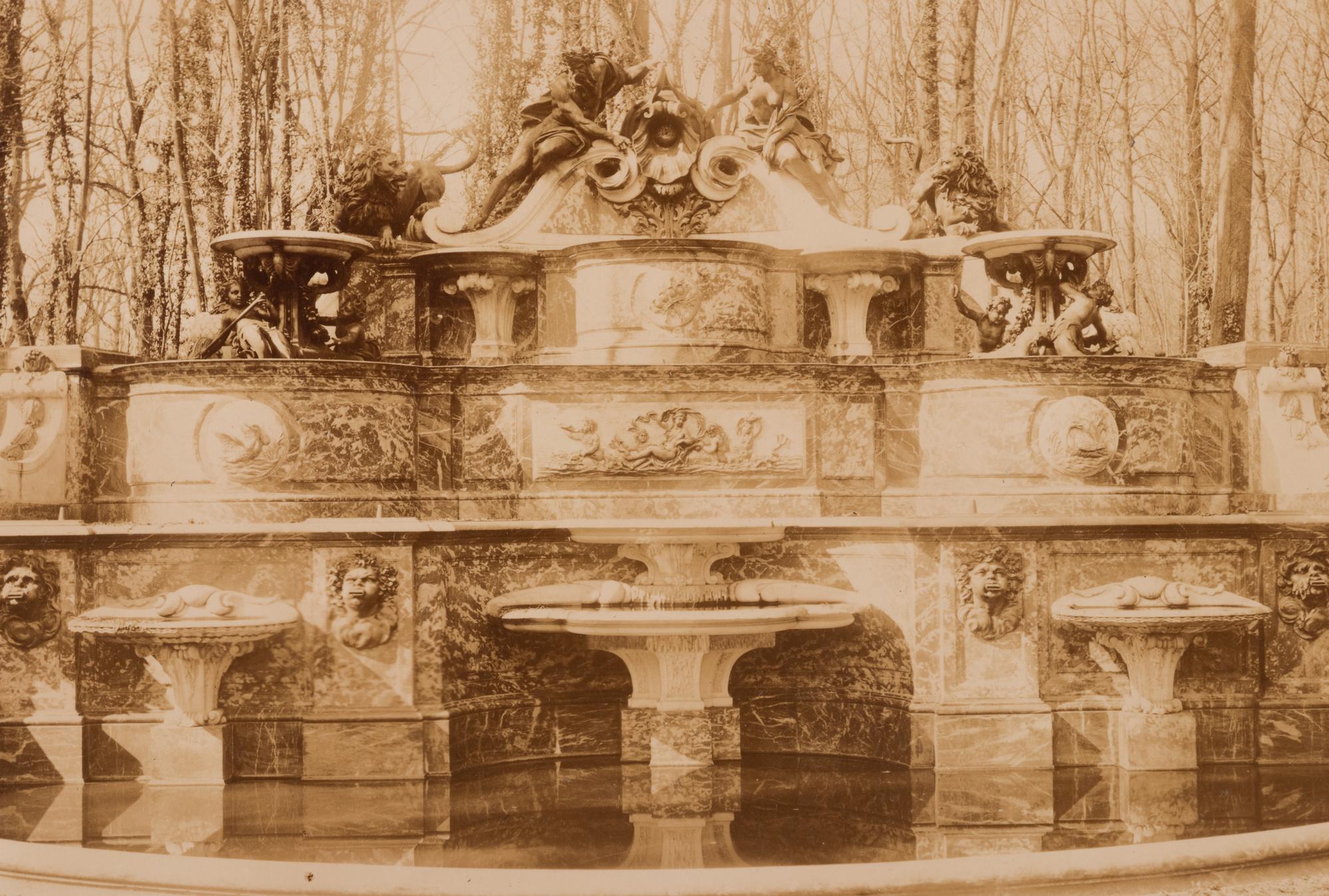 A group of four photographs ( Tuileries - Coureuse par Coustou, 1907; Grand Trianon / Le Buffet , 1902; Meudon - ancien château , 1902; Parc de Sceaux , 1925)