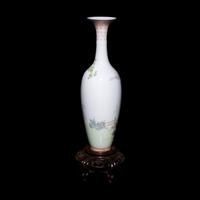 A Chinese Famille Rose Eggshell Porcelain Vase, Mid 20th Century — 近代 粉彩人物圖蛋殼瓷賞瓶