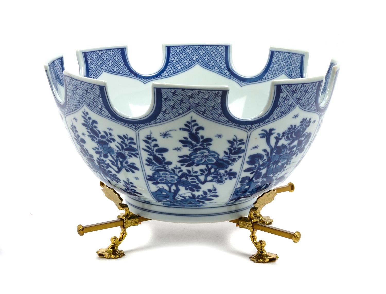 A Mottahedeh Porcelain Monteith Diameter of first 12 1/4 inches. — 20TH CENTURY