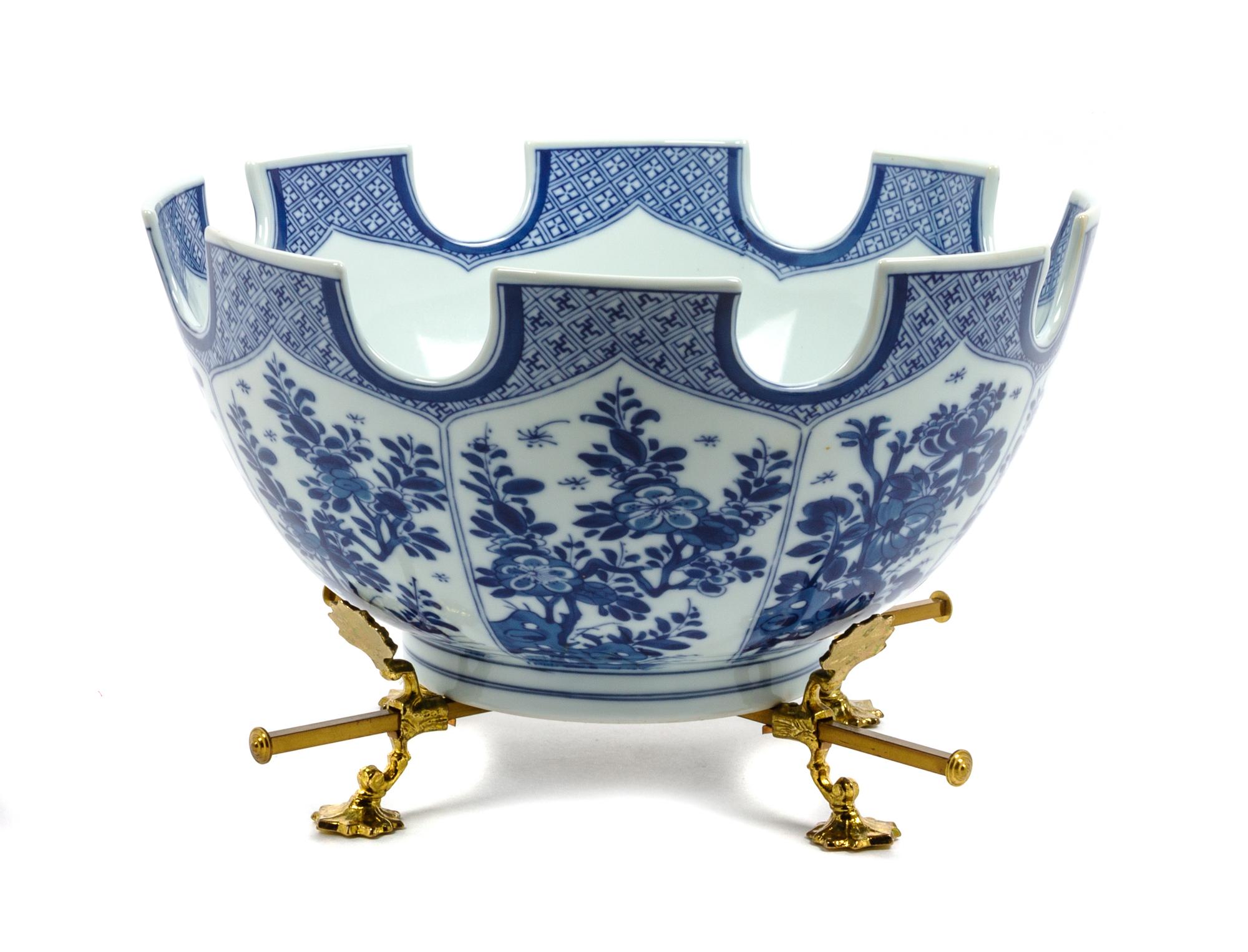 A Mottahedeh Porcelain Monteith Diameter of first 12 1/4 inches. — 20TH CENTURY