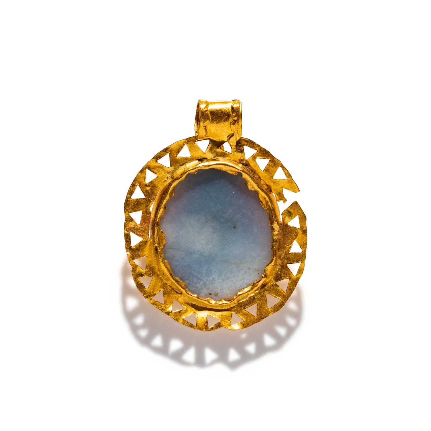 A Roman Gold and Band-Agate Pendant