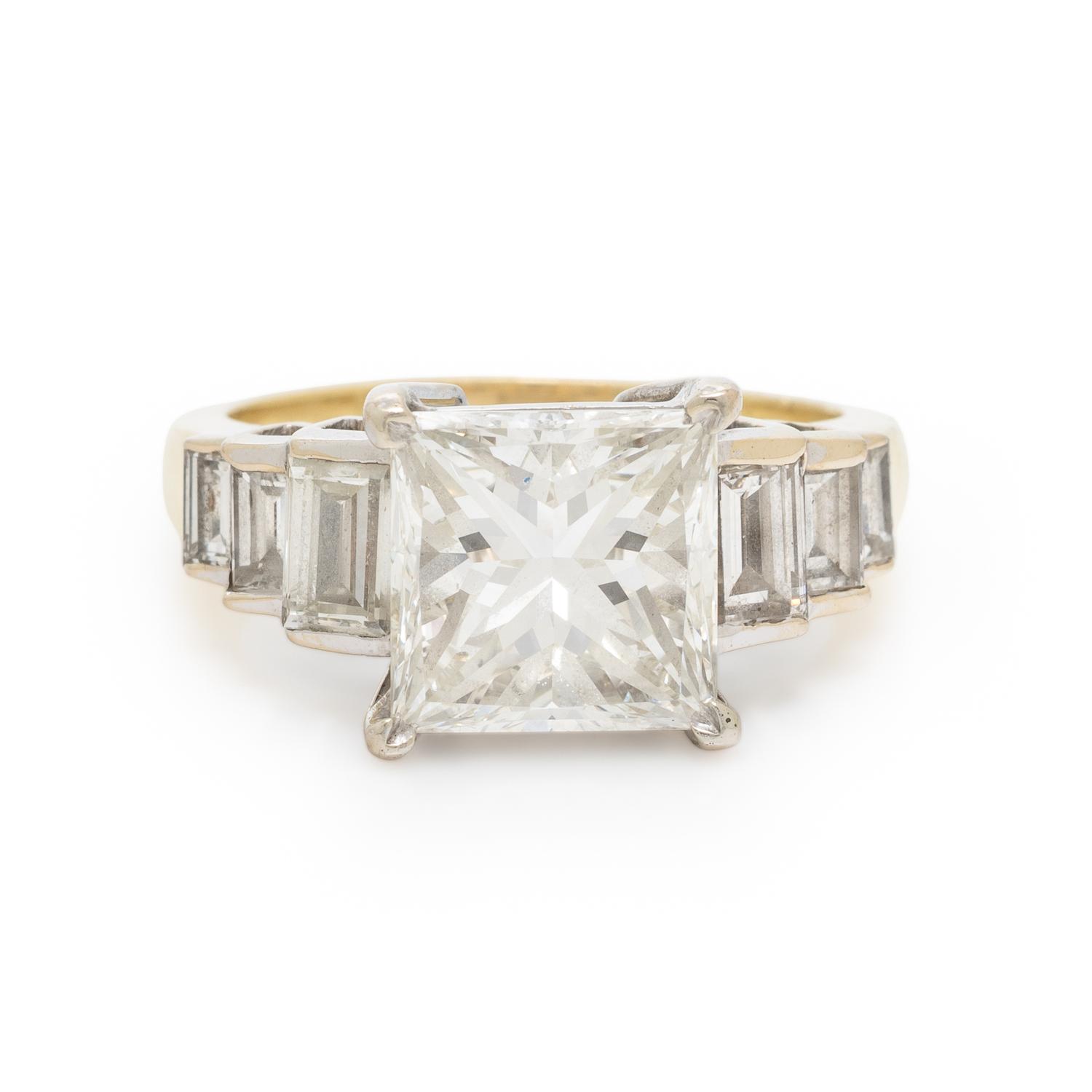 DIAMOND AND BICOLOR GOLD RING