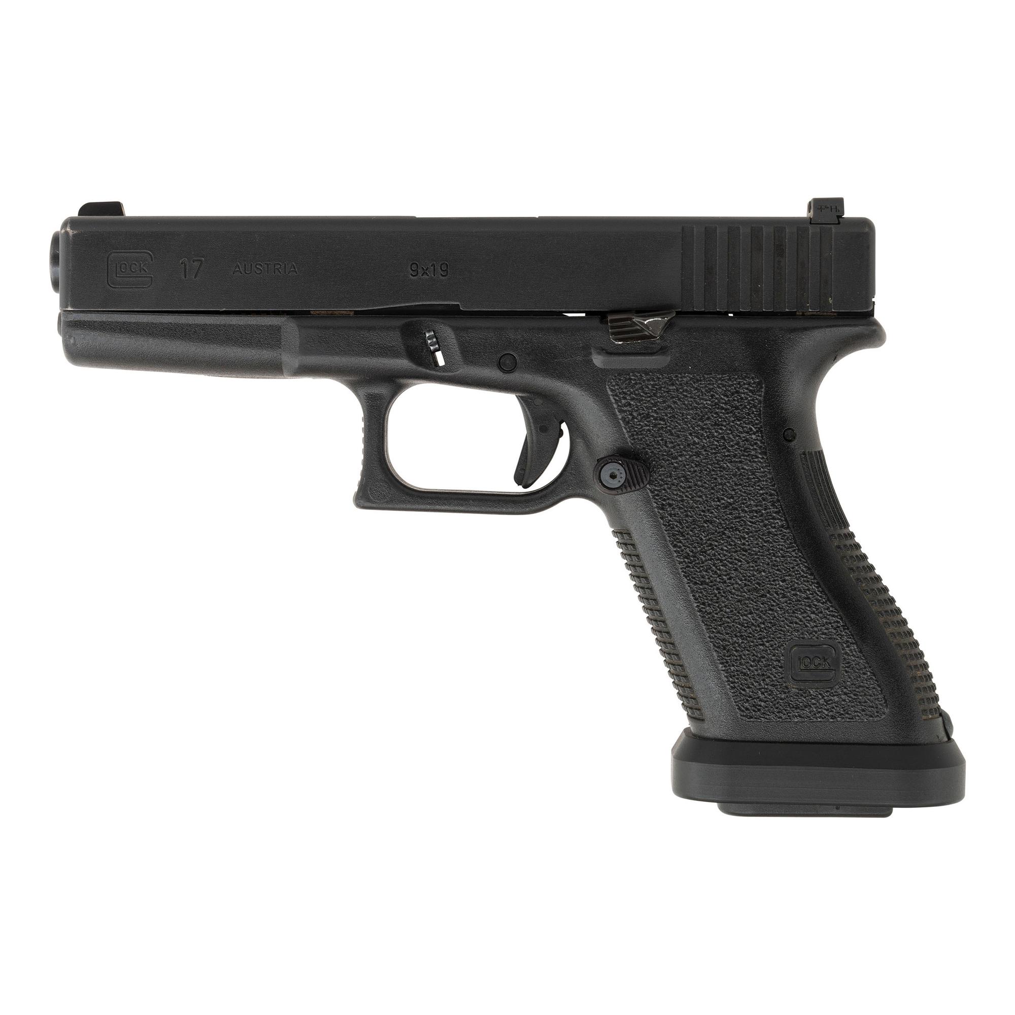 *Glock 17 Gen 2 with Flared Magazine Well Extension and Extended Controls