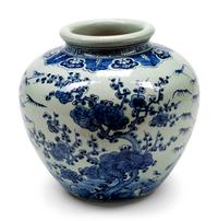A Chinese Export Hawthorne Pattern Vase