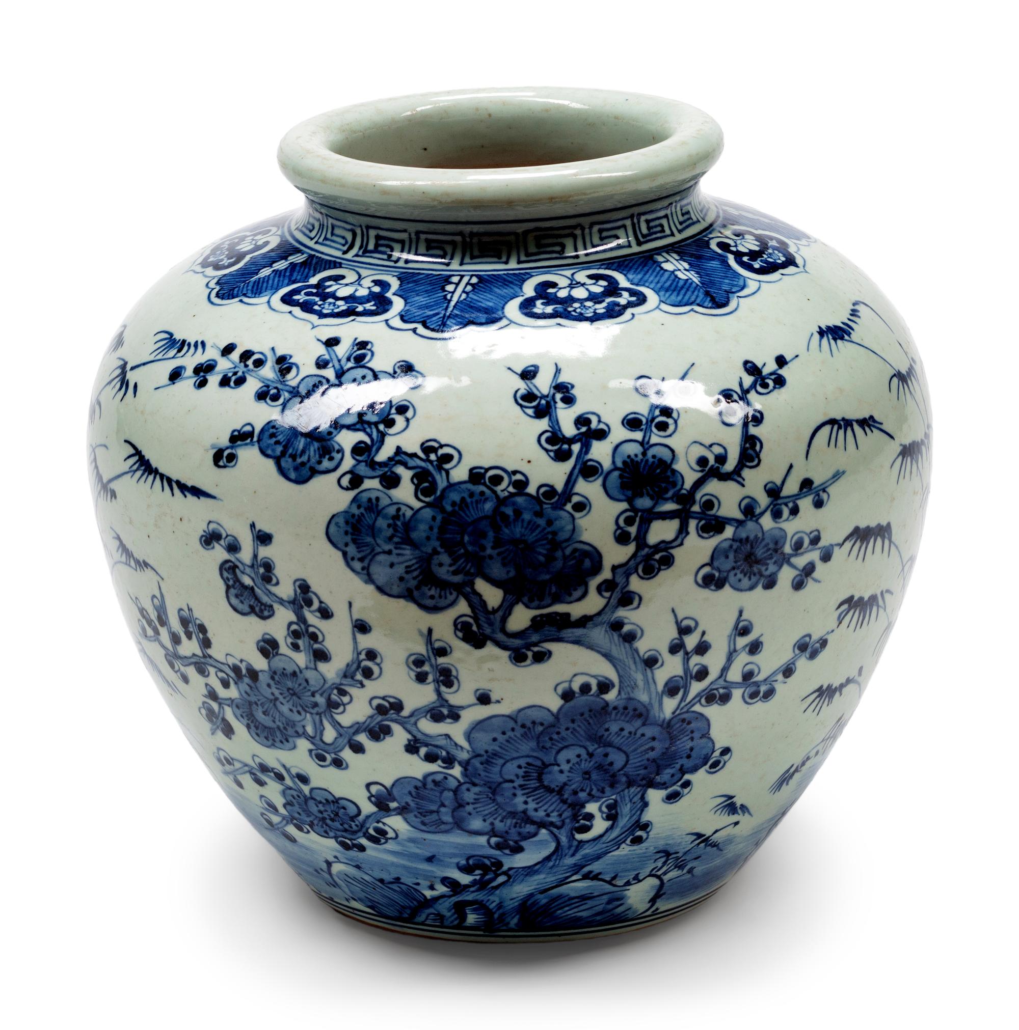 A Chinese Export Hawthorne Pattern Vase